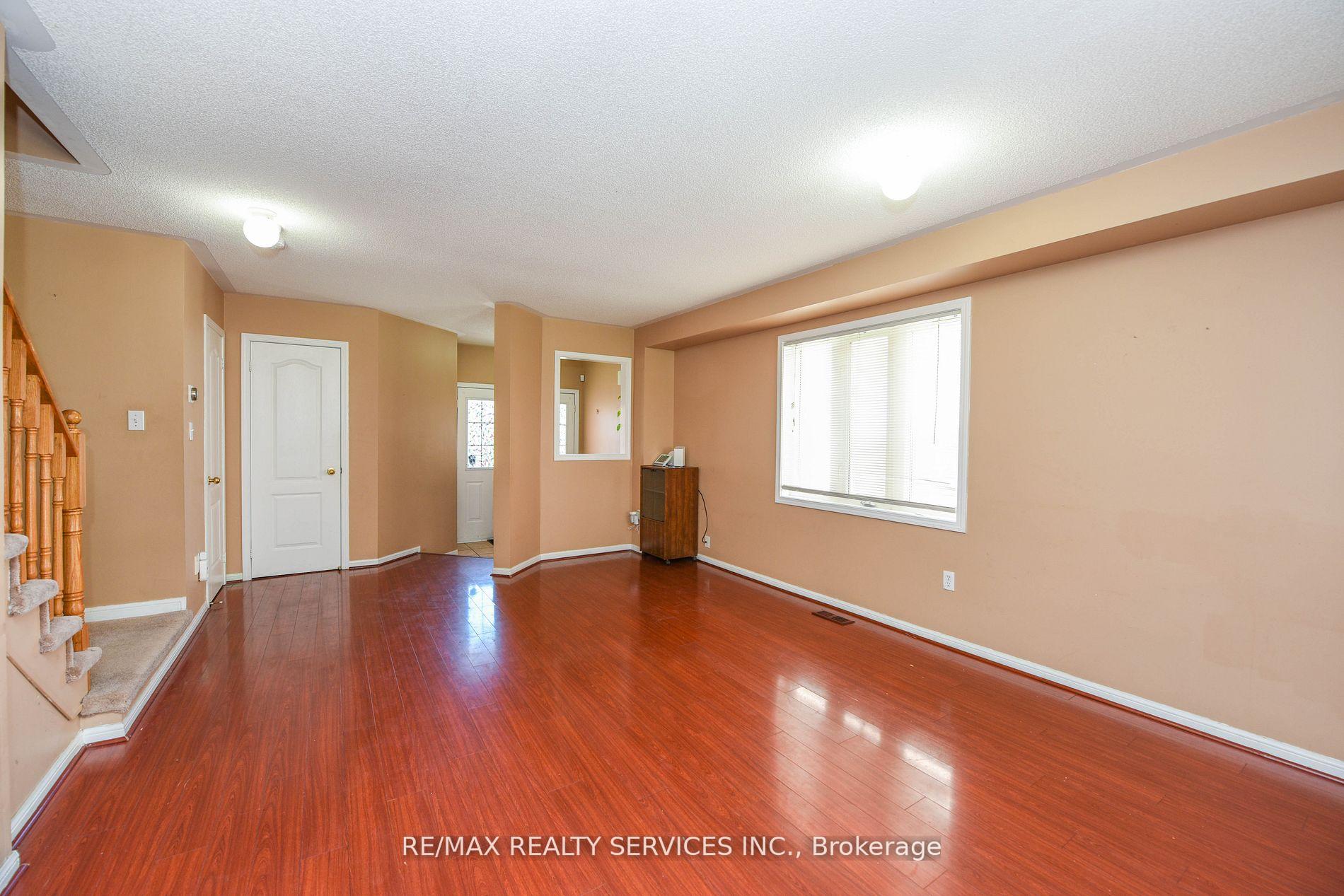 Photo 5 of Unit Upper, 172 Native Landing Crescent, Brampton, Fletcher's Creek Village — HOMEH