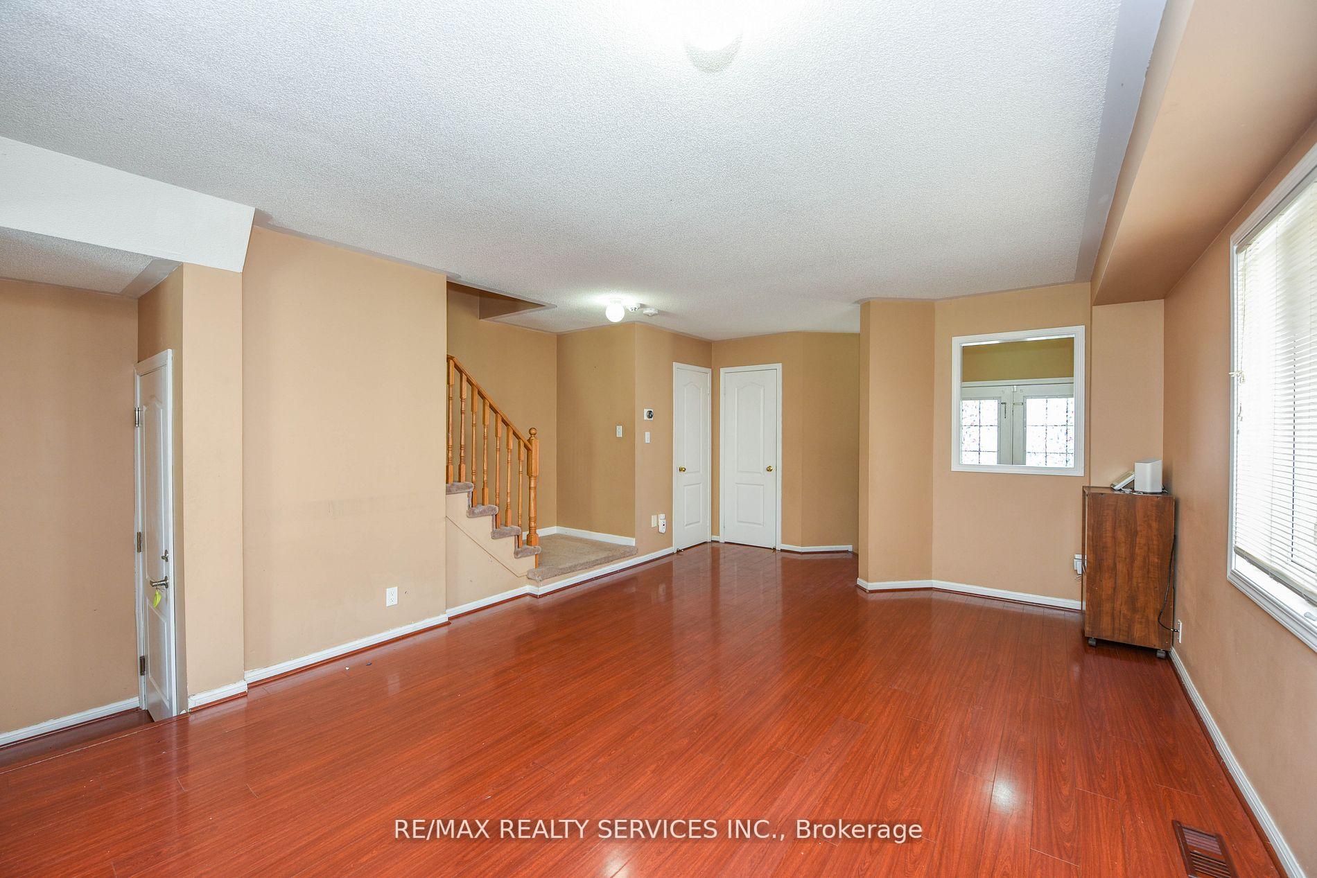 Photo 6 of Unit Upper, 172 Native Landing Crescent, Brampton, Fletcher's Creek Village — HOMEH
