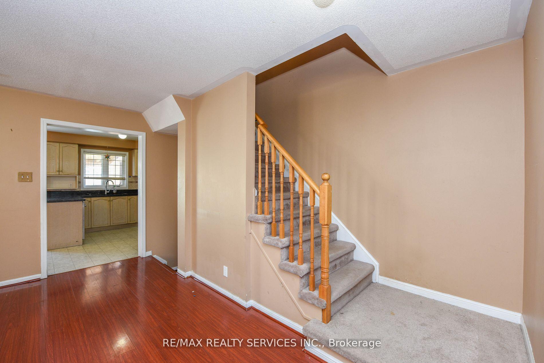 Photo 7 of Unit Upper, 172 Native Landing Crescent, Brampton, Fletcher's Creek Village — HOMEH
