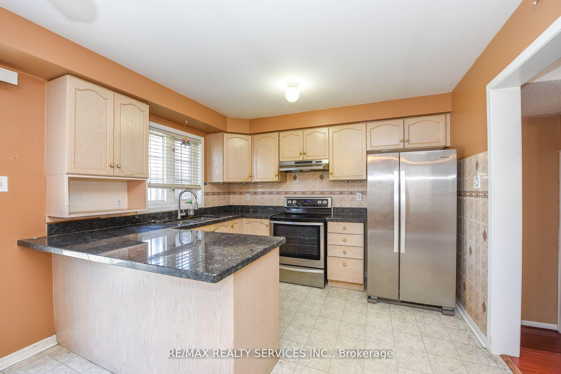 Photo 8 of Unit Upper, 172 Native Landing Crescent, Brampton, Fletcher's Creek Village — HOMEH