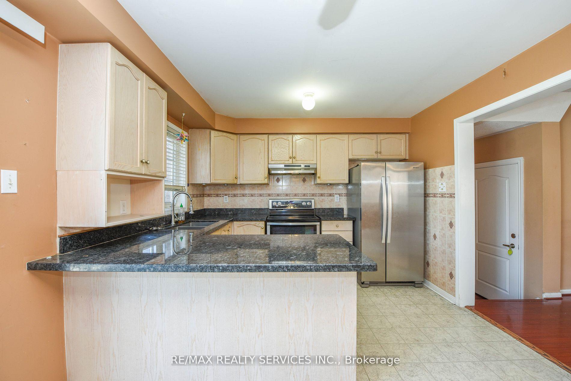 Photo 9 of Unit Upper, 172 Native Landing Crescent, Brampton, Fletcher's Creek Village — HOMEH