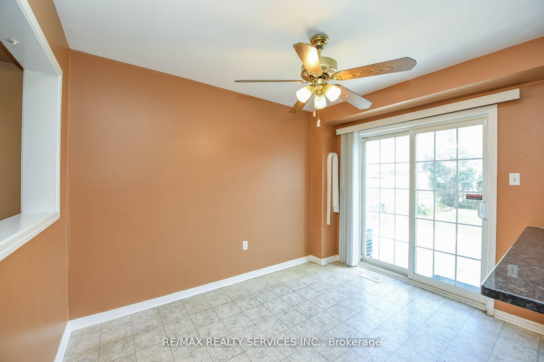Photo 10 of Unit Upper, 172 Native Landing Crescent, Brampton, Fletcher's Creek Village — HOMEH