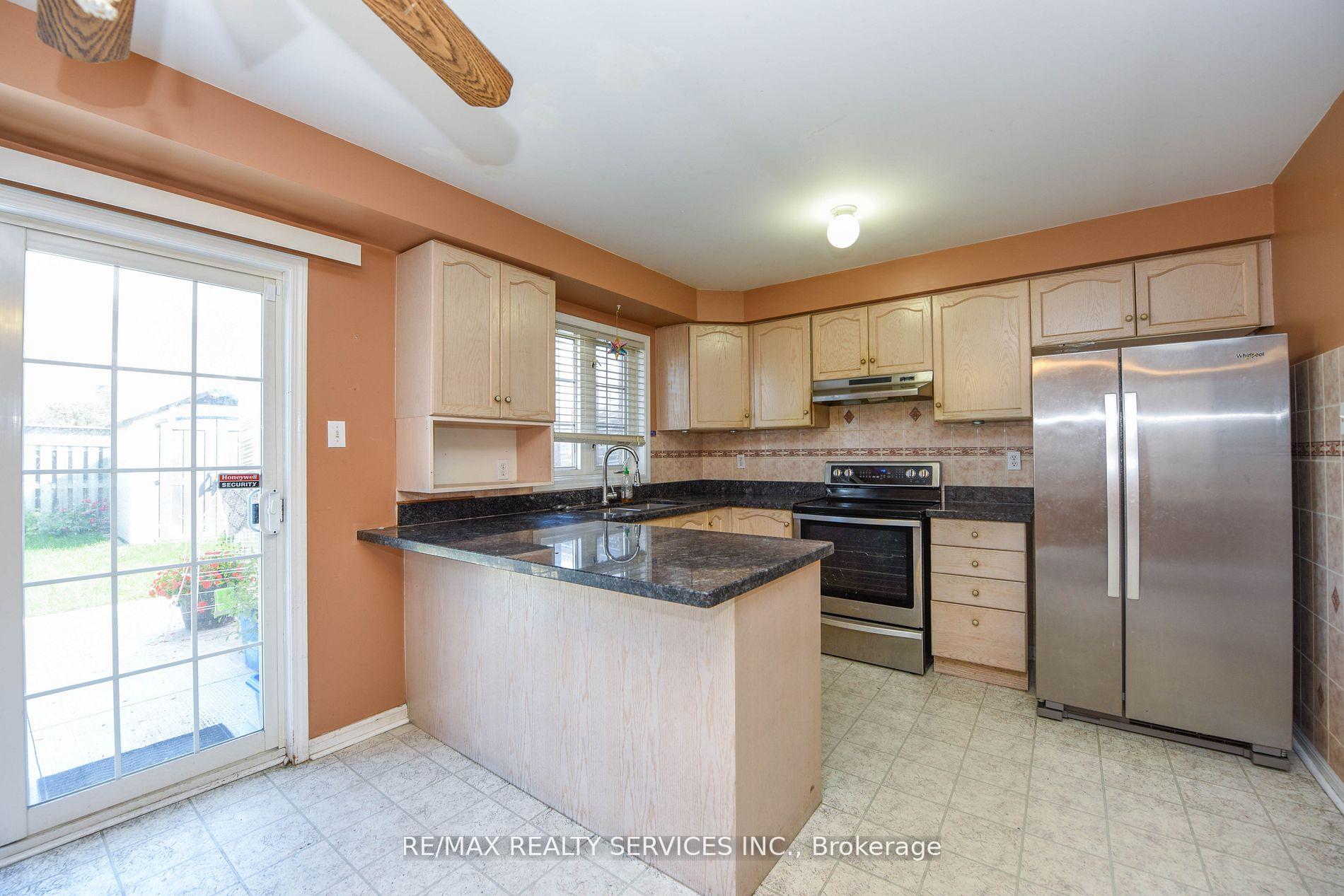 Photo 11 of Unit Upper, 172 Native Landing Crescent, Brampton, Fletcher's Creek Village — HOMEH