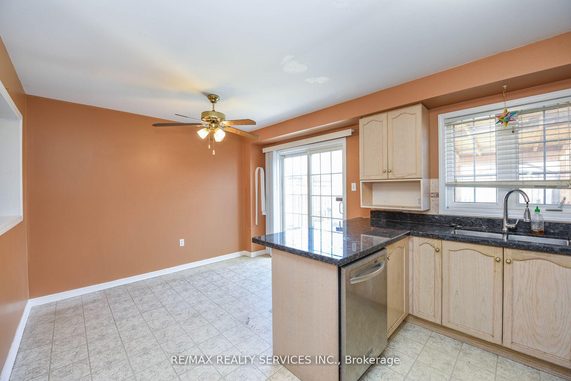Photo 12 of Unit Upper, 172 Native Landing Crescent, Brampton, Fletcher's Creek Village — HOMEH