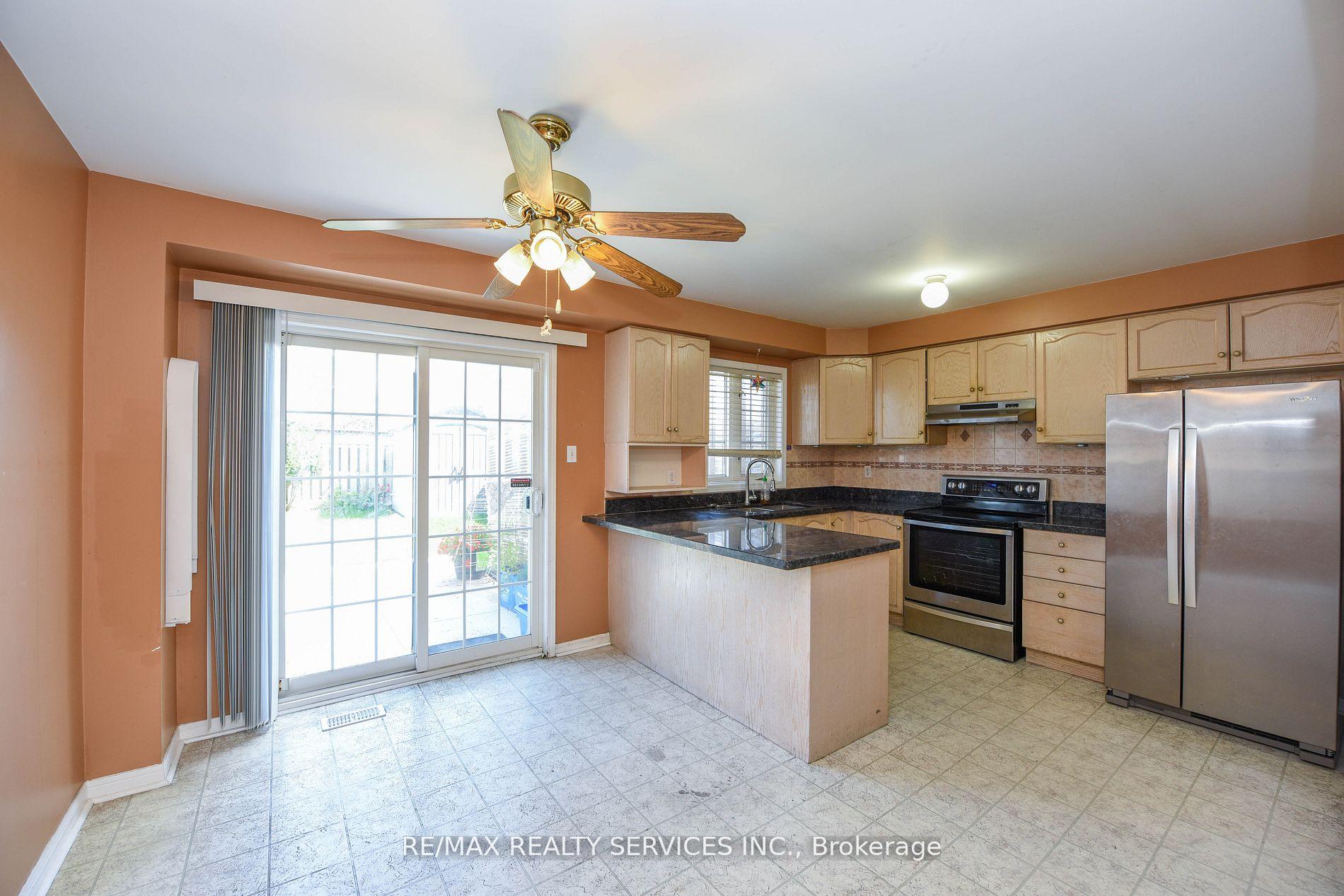 Photo 13 of Unit Upper, 172 Native Landing Crescent, Brampton, Fletcher's Creek Village — HOMEH