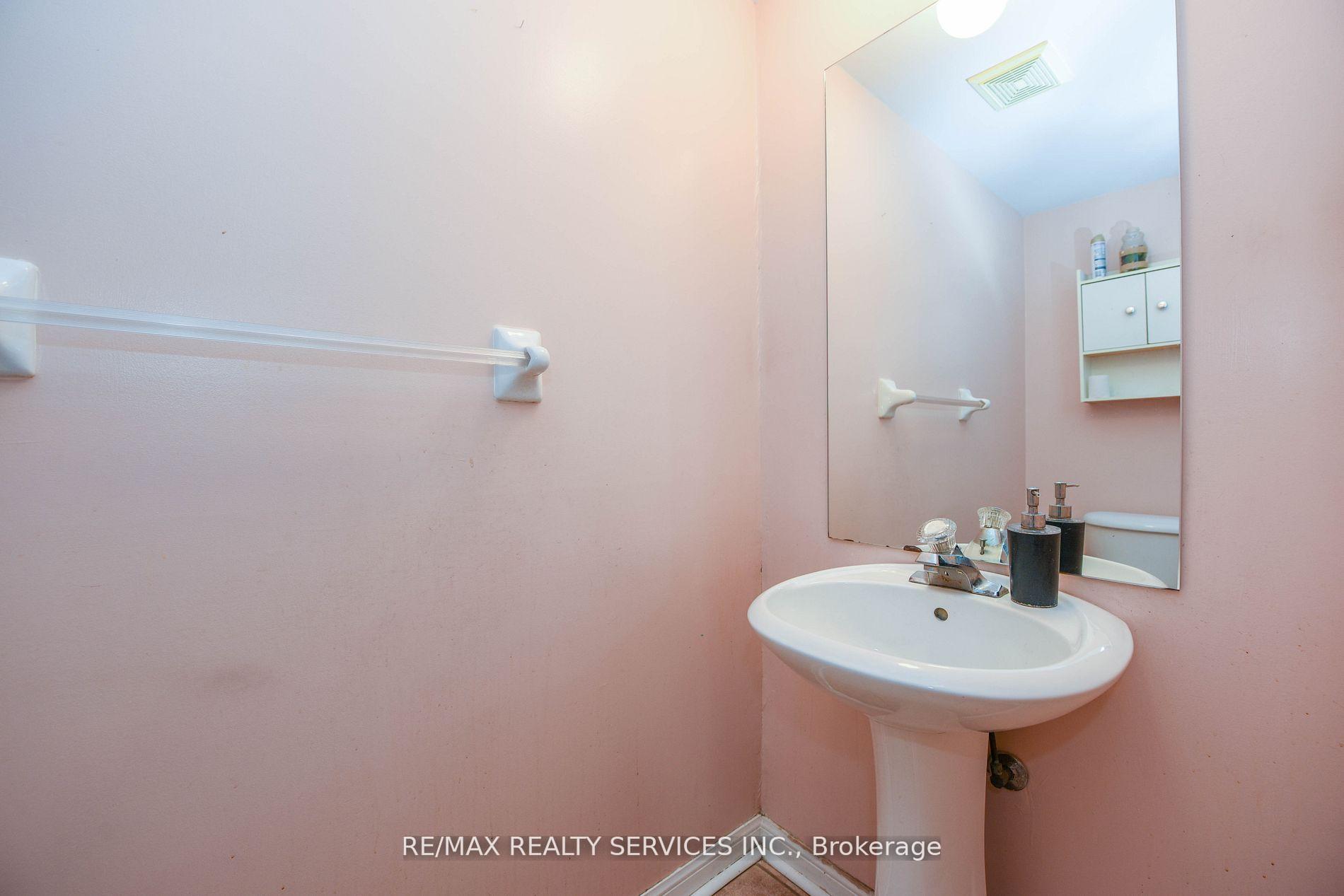 Photo 14 of Unit Upper, 172 Native Landing Crescent, Brampton, Fletcher's Creek Village — HOMEH