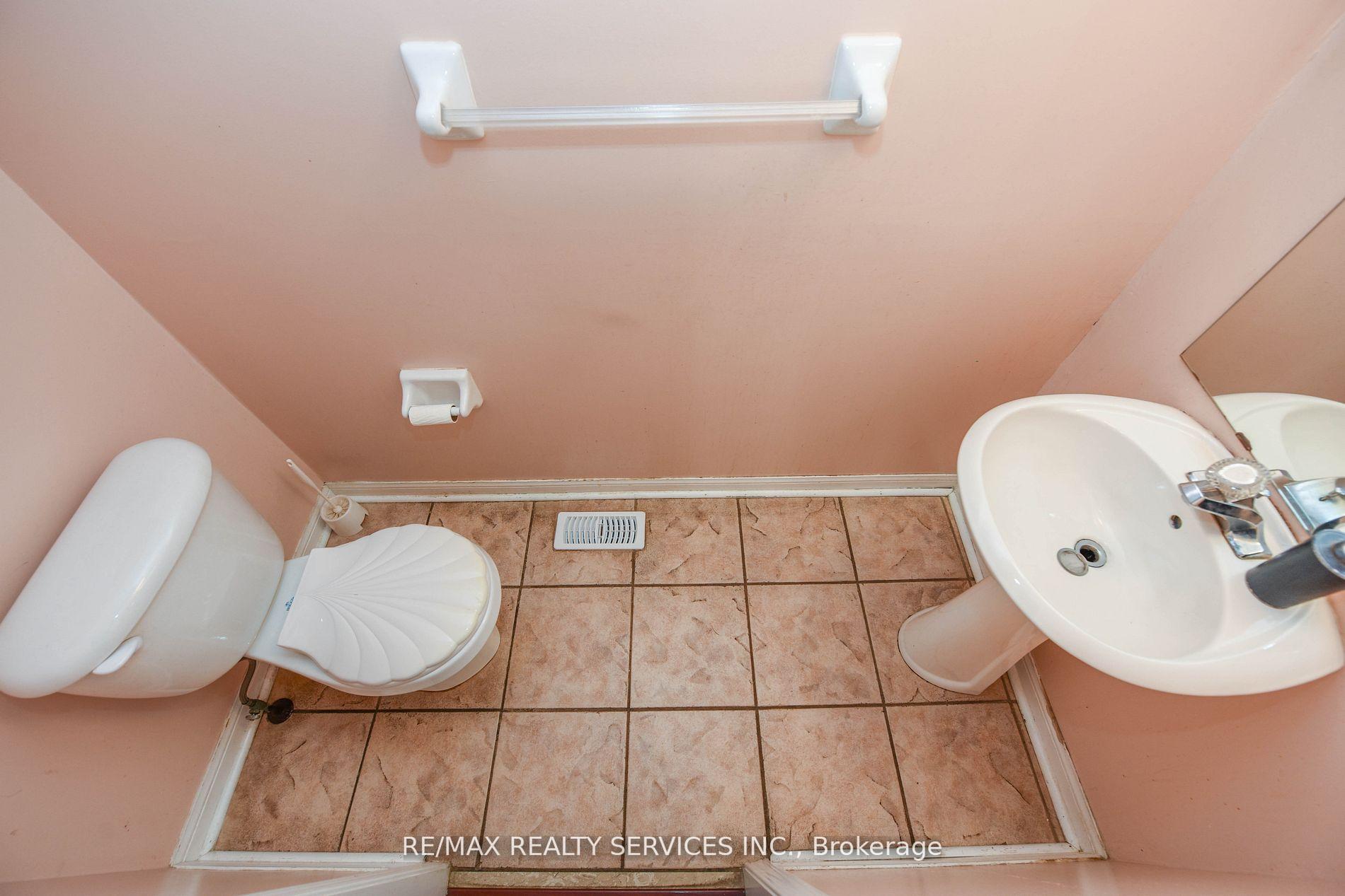 Photo 15 of Unit Upper, 172 Native Landing Crescent, Brampton, Fletcher's Creek Village — HOMEH