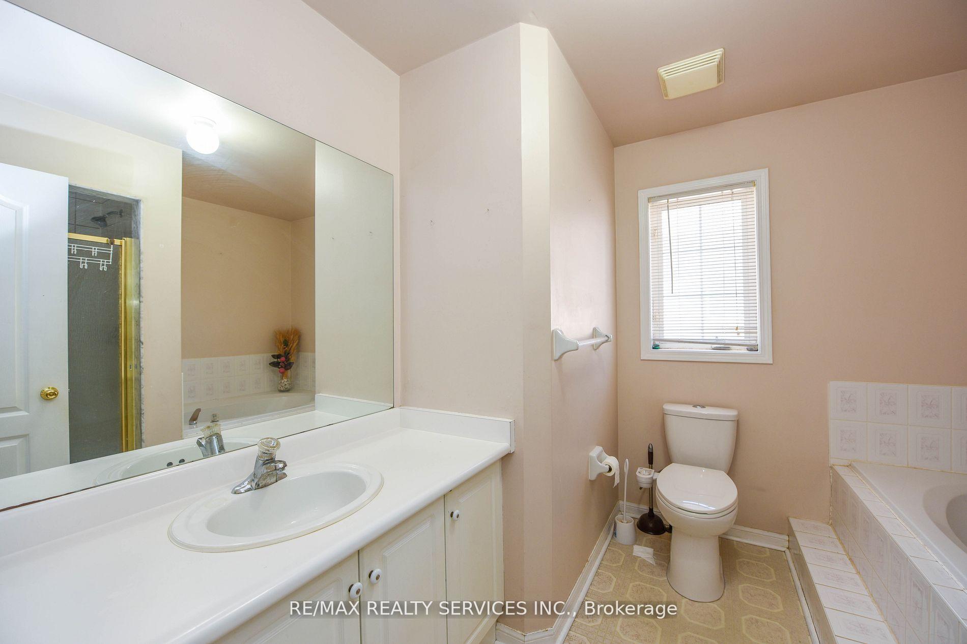 Photo 23 of Unit Upper, 172 Native Landing Crescent, Brampton, Fletcher's Creek Village — HOMEH