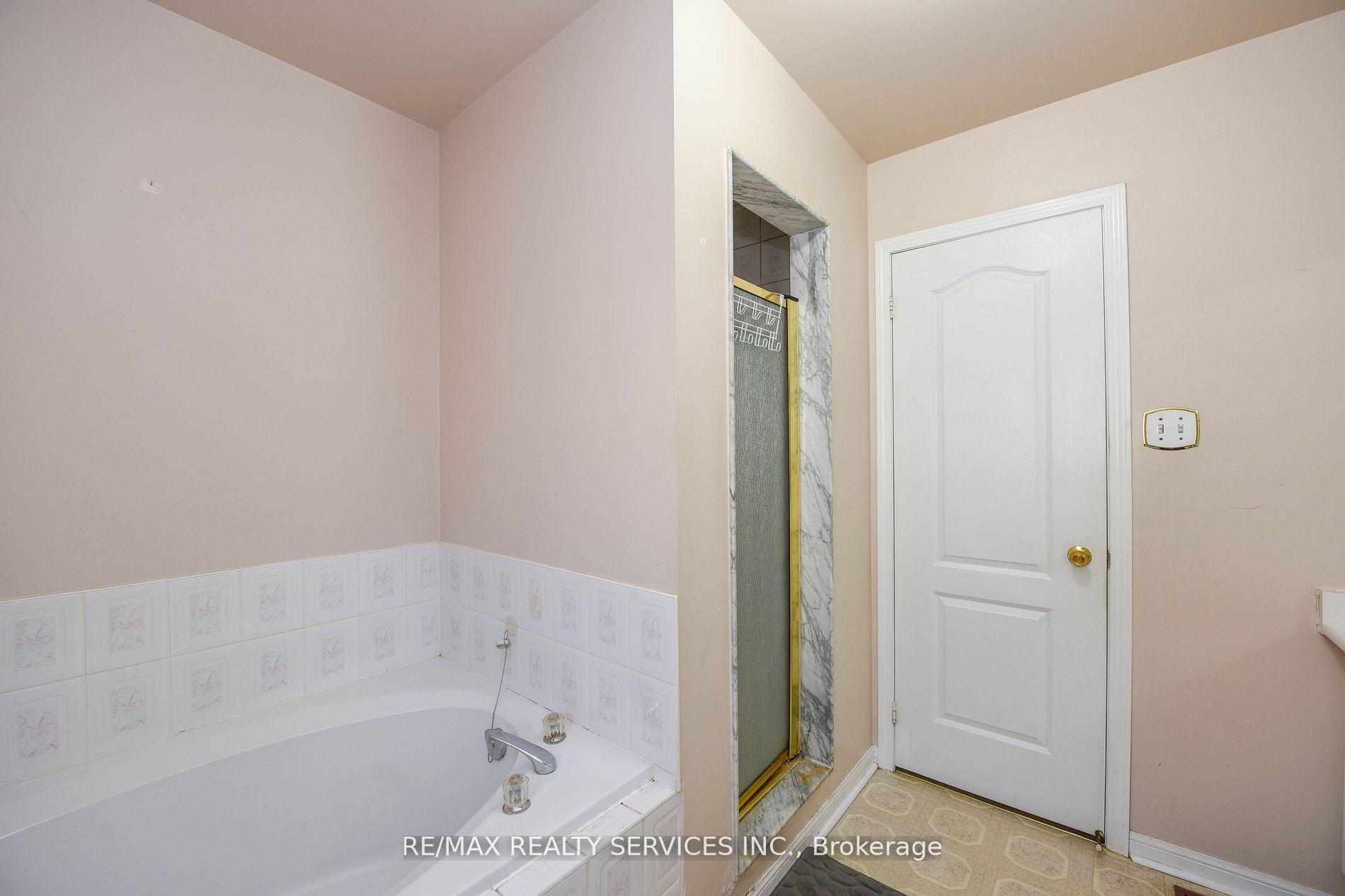 Photo 25 of Unit Upper, 172 Native Landing Crescent, Brampton, Fletcher's Creek Village — HOMEH
