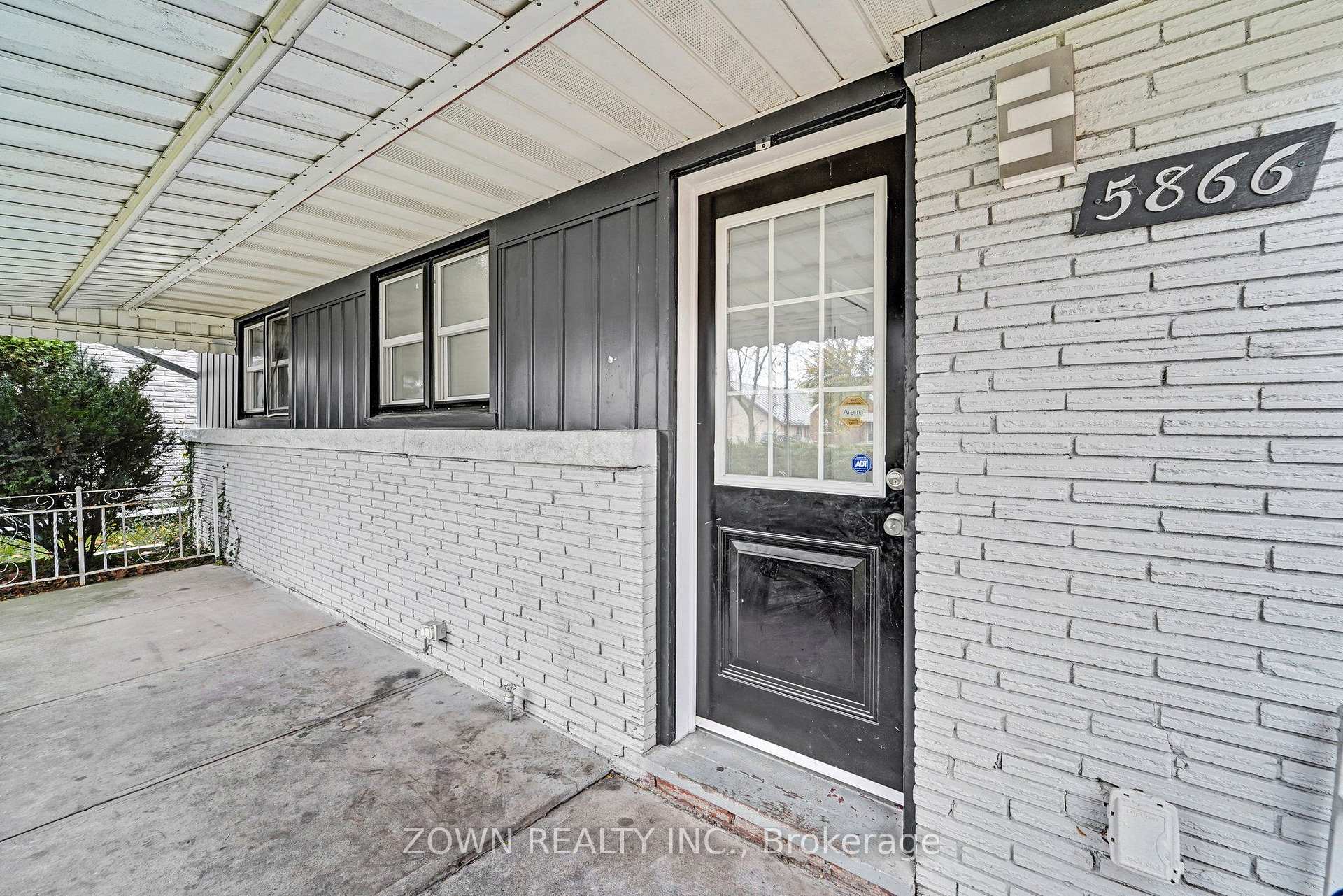 Photo 2 of Unit Main Level, 5866 Valley Way, Niagara Falls, Cherrywood — HOMEH