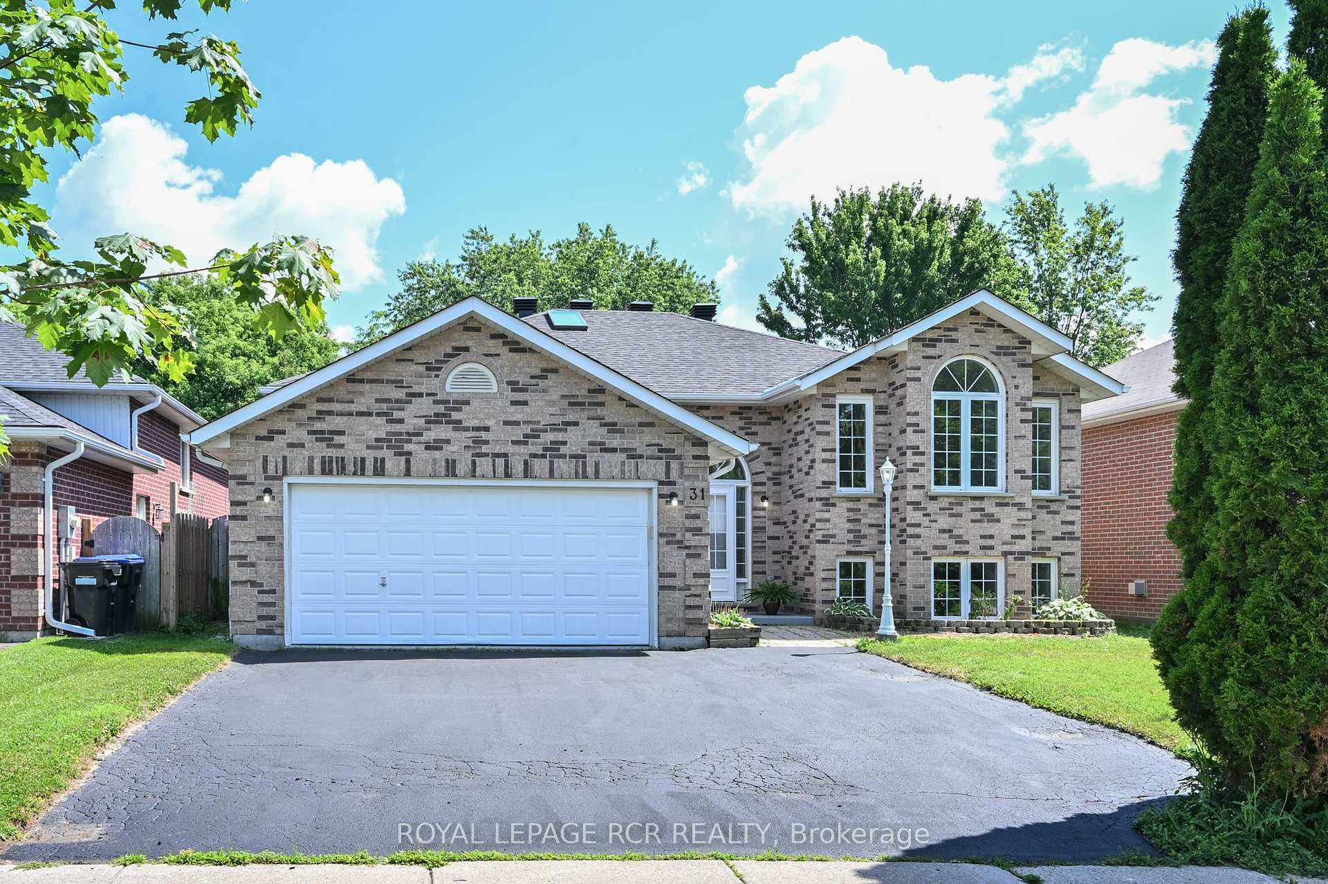 Photo 1 of 31 English Drive, New Tecumseth, Beeton — HOMEH