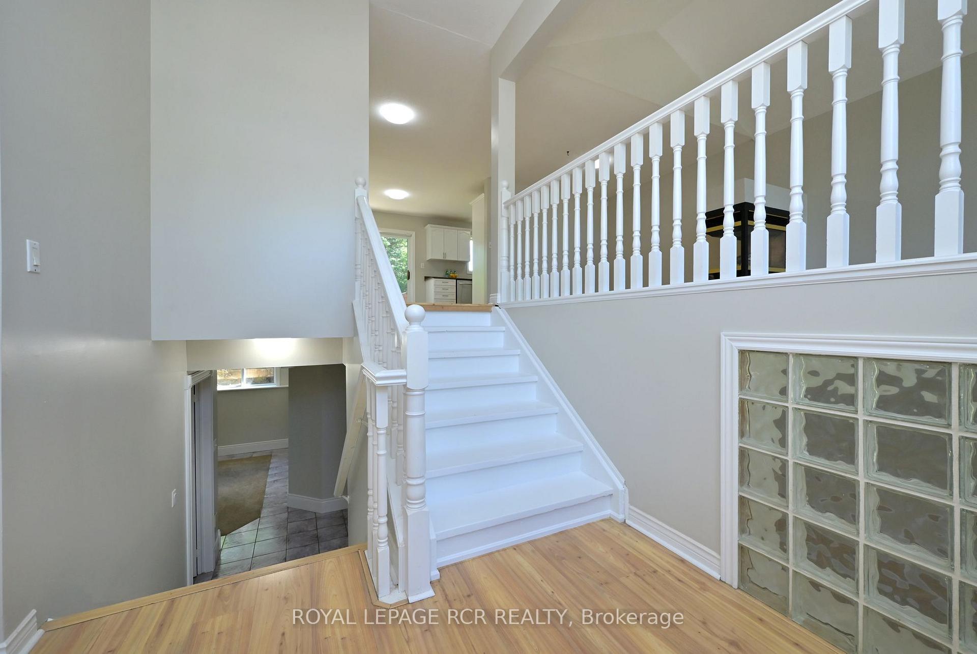 Photo 5 of 31 English Drive, New Tecumseth, Beeton — HOMEH