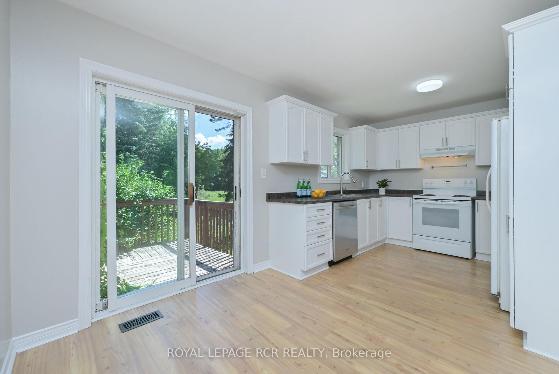 Photo 6 of 31 English Drive, New Tecumseth, Beeton — HOMEH