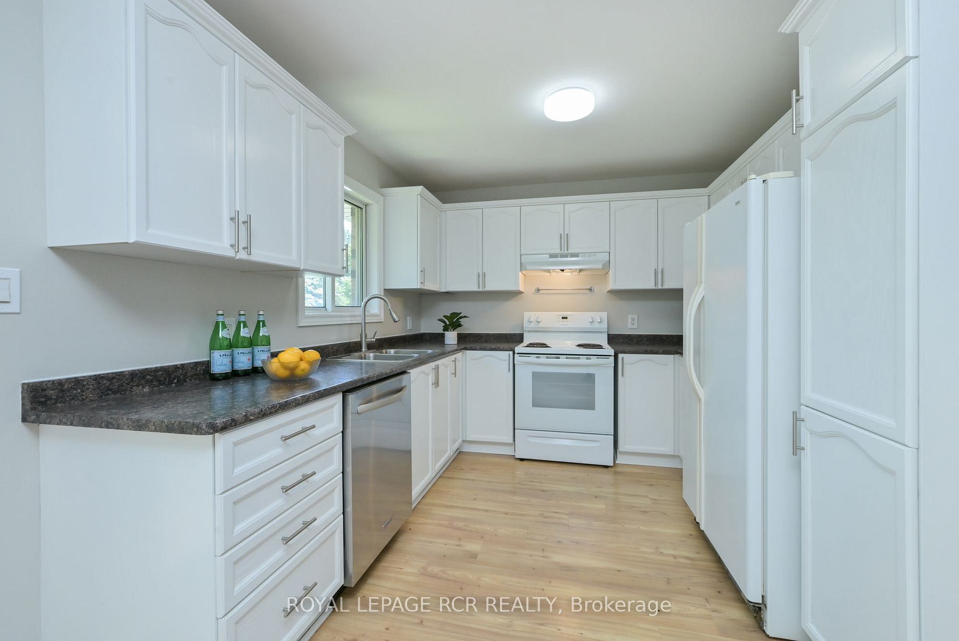 Photo 7 of 31 English Drive, New Tecumseth, Beeton — HOMEH