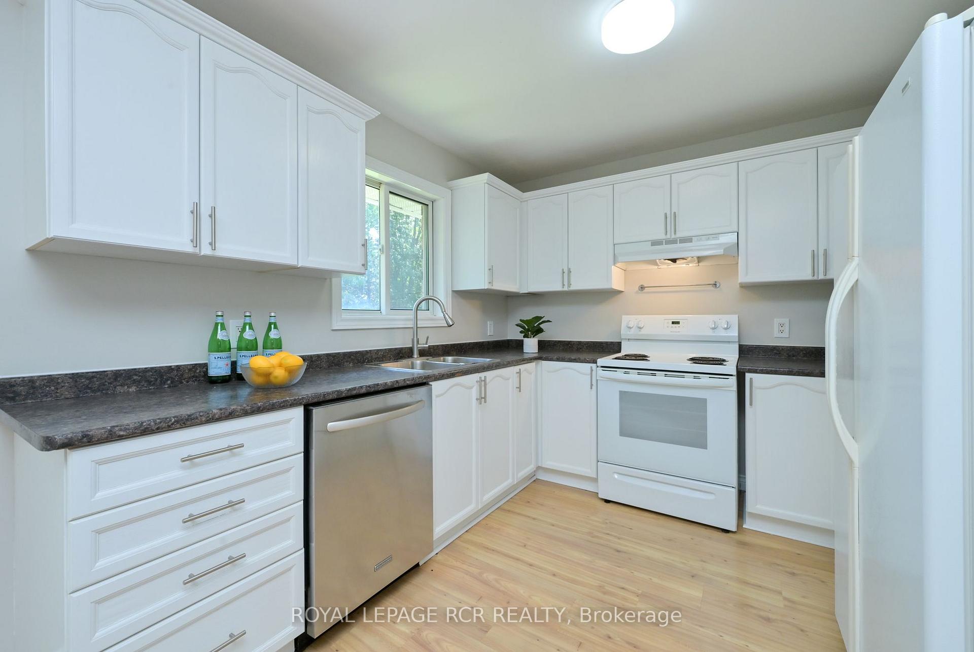 Photo 8 of 31 English Drive, New Tecumseth, Beeton — HOMEH