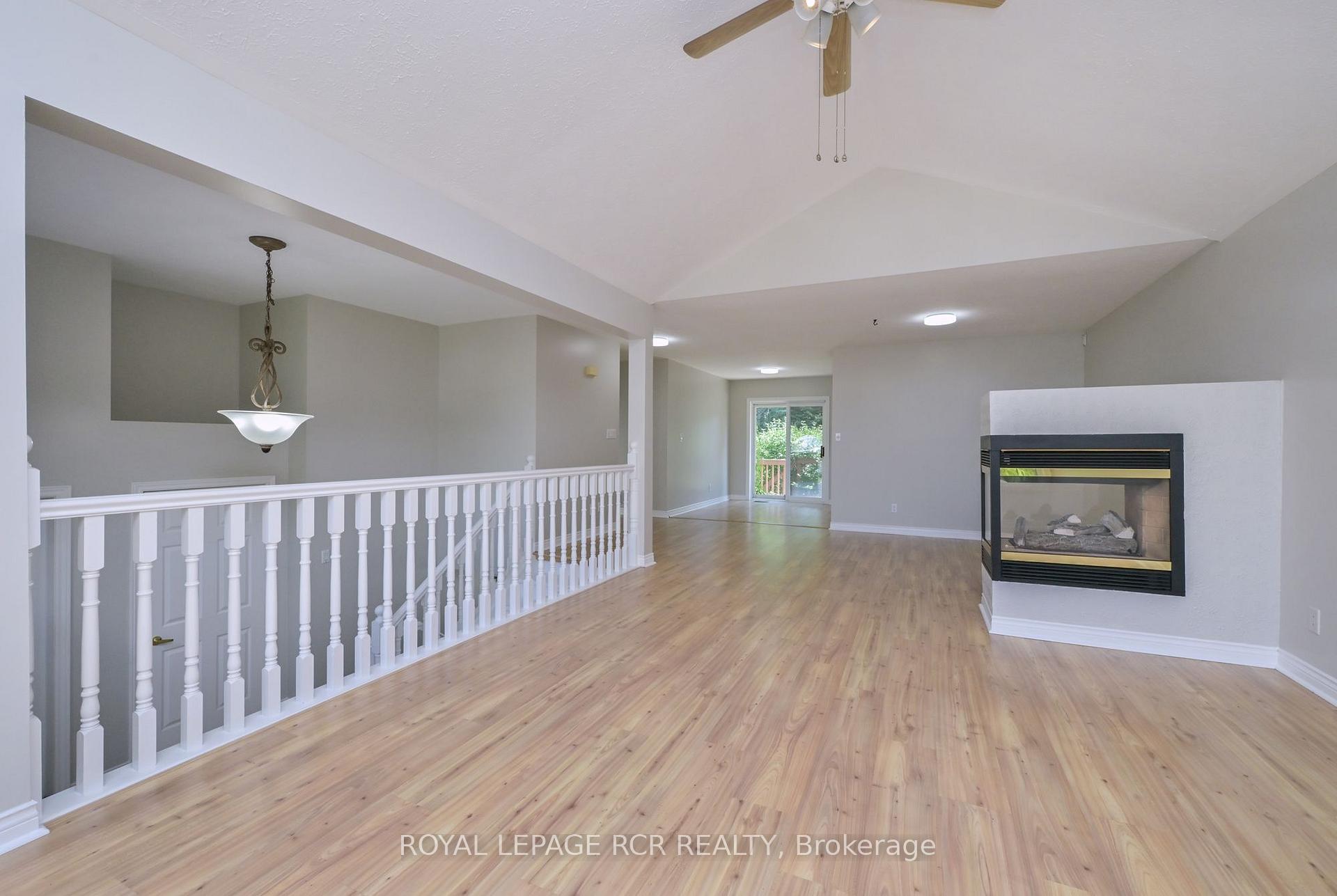 Photo 16 of 31 English Drive, New Tecumseth, Beeton — HOMEH
