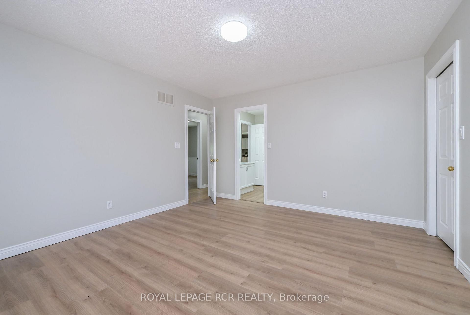 Photo 23 of 31 English Drive, New Tecumseth, Beeton — HOMEH