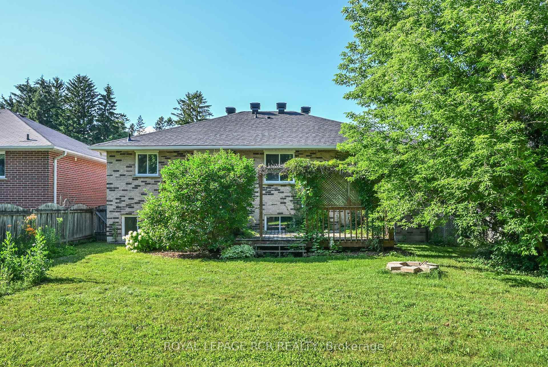 Photo 39 of 31 English Drive, New Tecumseth, Beeton — HOMEH
