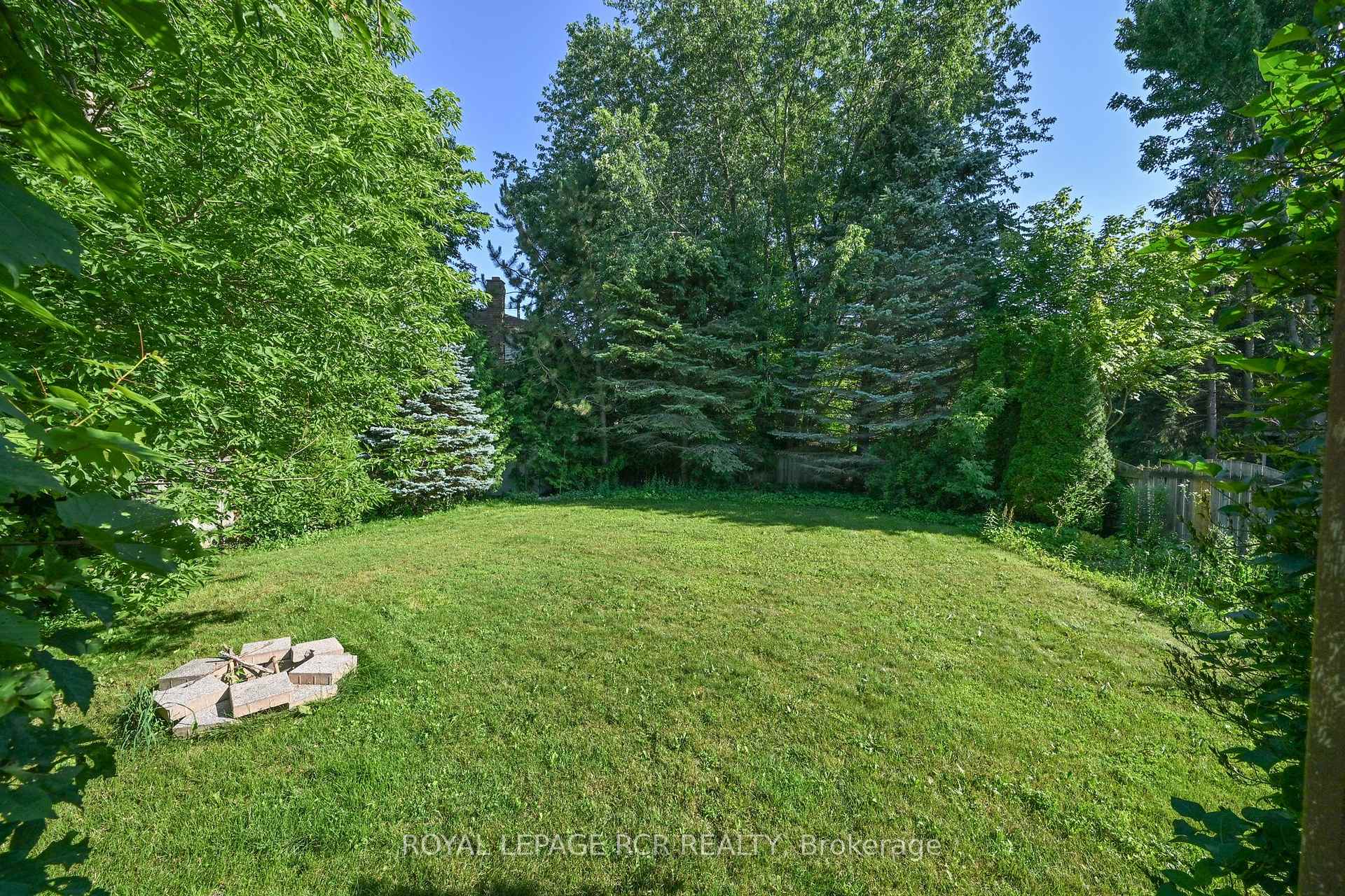 Photo 40 of 31 English Drive, New Tecumseth, Beeton — HOMEH