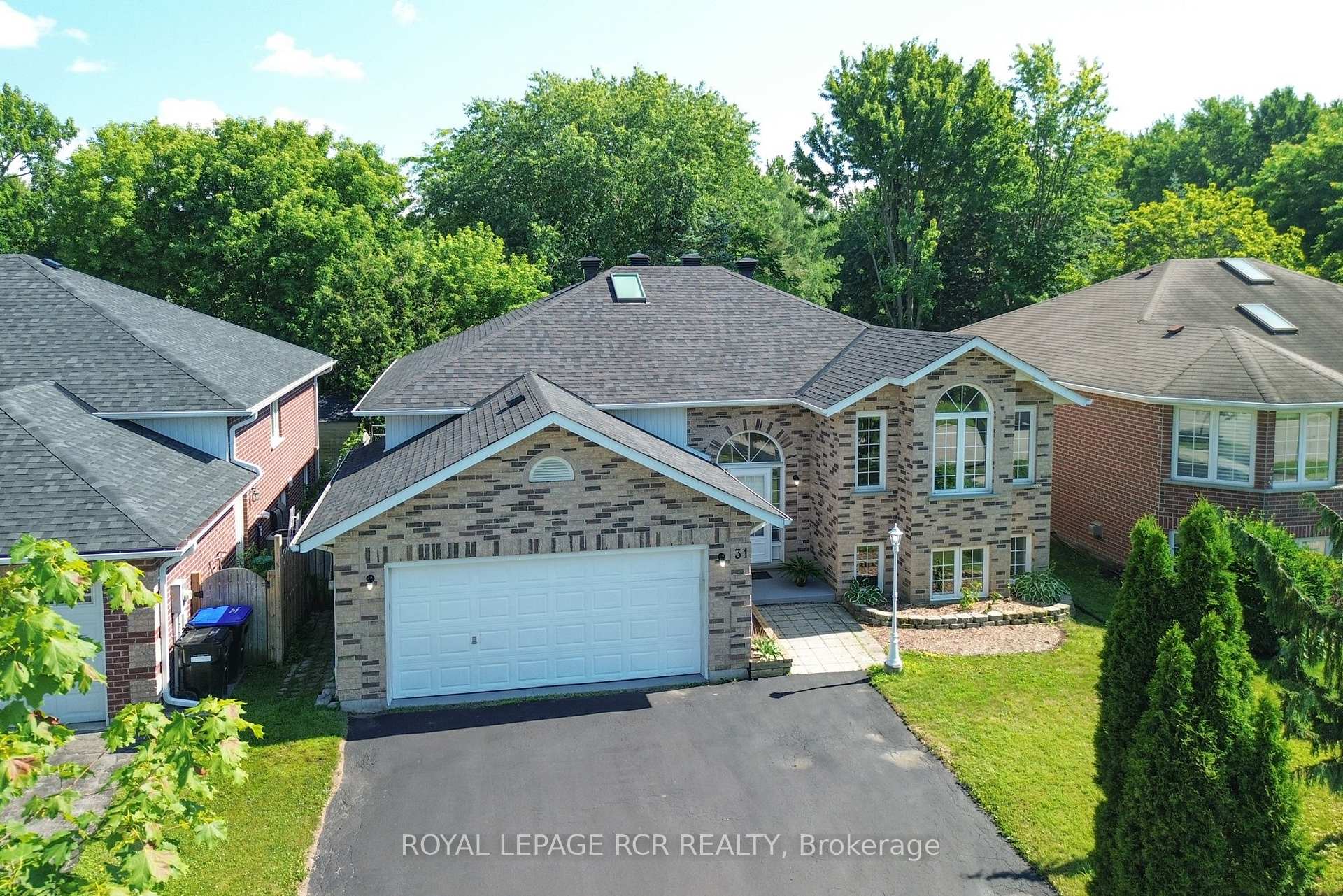 Photo 43 of 31 English Drive, New Tecumseth, Beeton — HOMEH