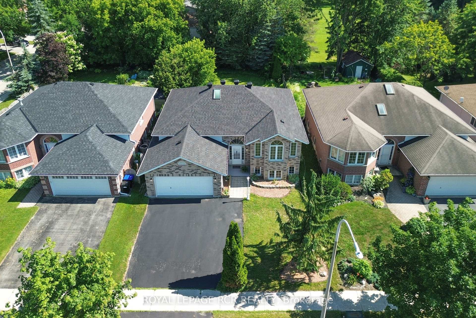 Photo 45 of 31 English Drive, New Tecumseth, Beeton — HOMEH
