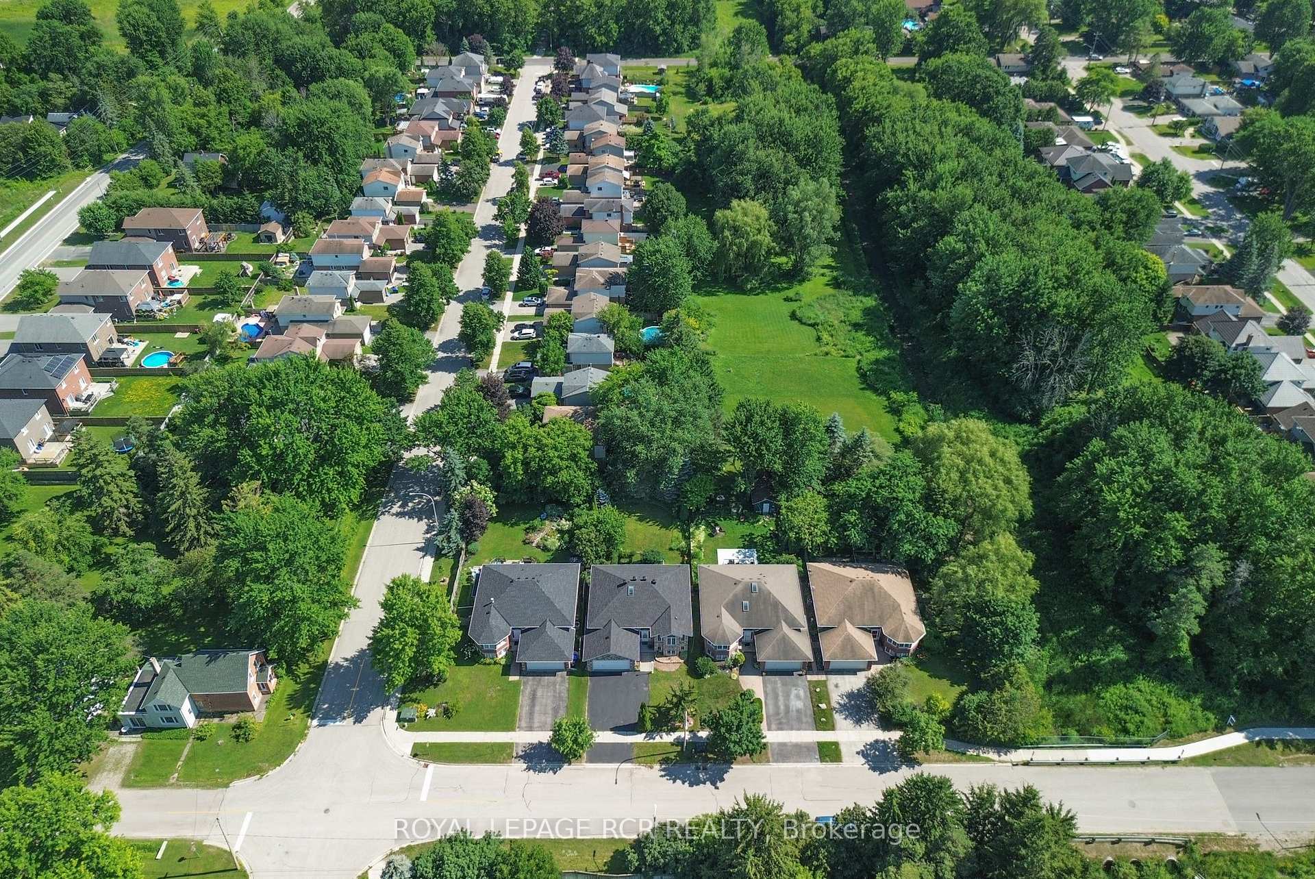 Photo 46 of 31 English Drive, New Tecumseth, Beeton — HOMEH