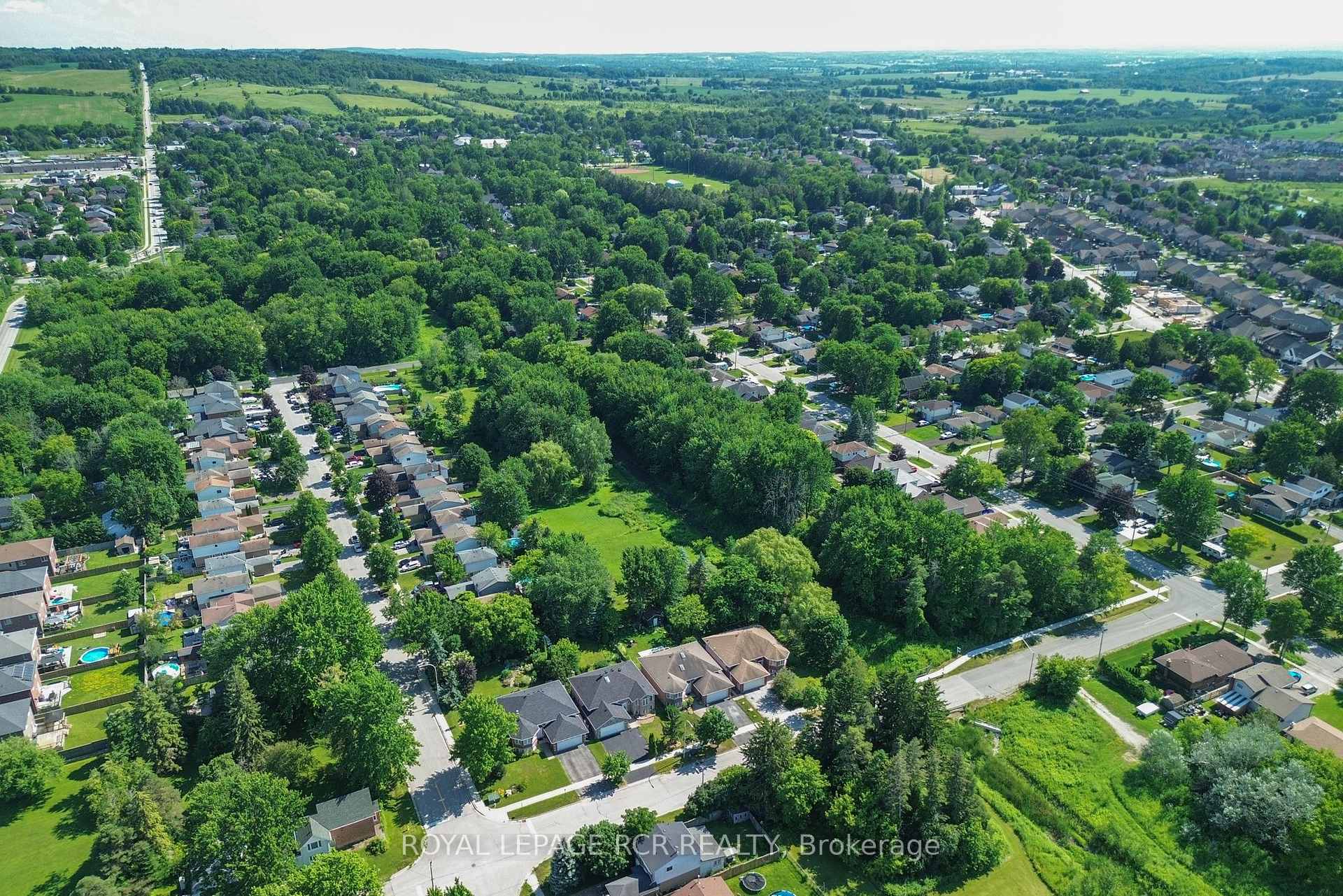 Photo 47 of 31 English Drive, New Tecumseth, Beeton — HOMEH