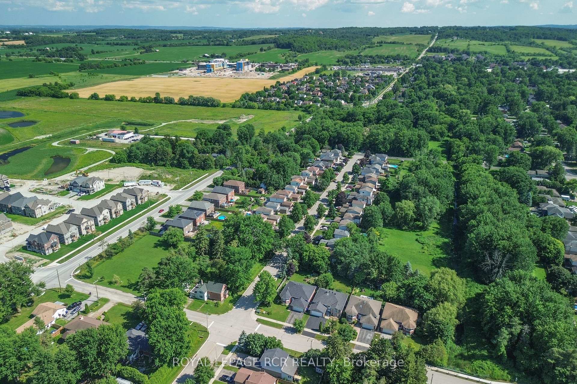 Photo 48 of 31 English Drive, New Tecumseth, Beeton — HOMEH