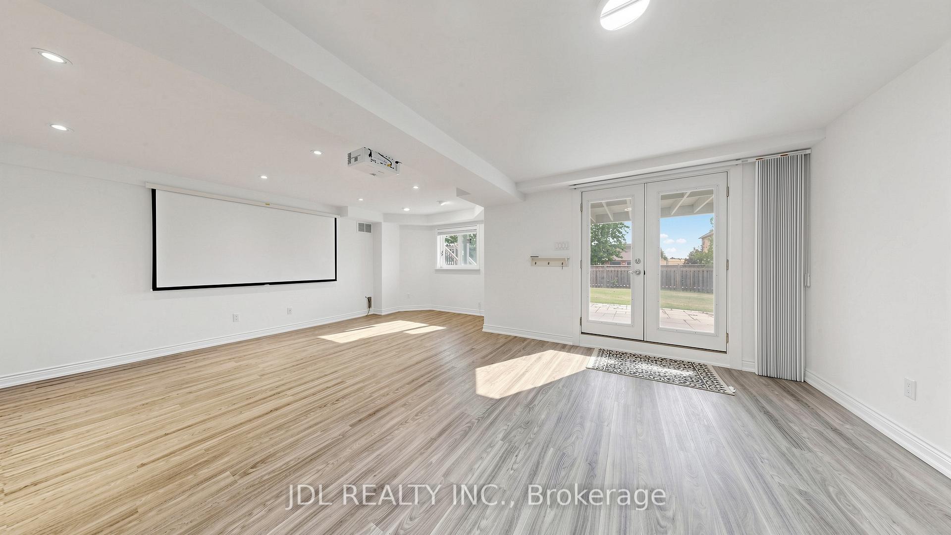 Photo 24 of 36 Chartwell Crescent, Georgina, Keswick North — HOMEH