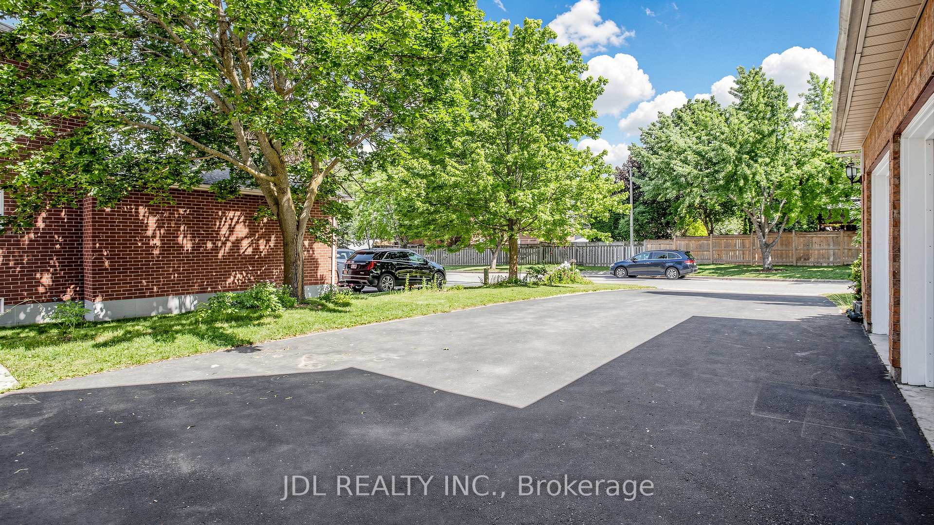 Photo 33 of 36 Chartwell Crescent, Georgina, Keswick North — HOMEH