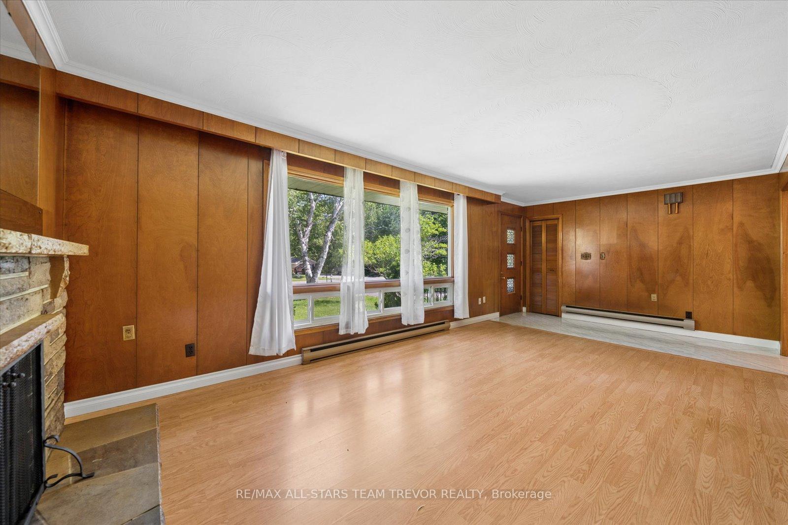 Photo 5 of 18 Garrett Drive, Georgina, Sutton & Jackson's Point — HOMEH