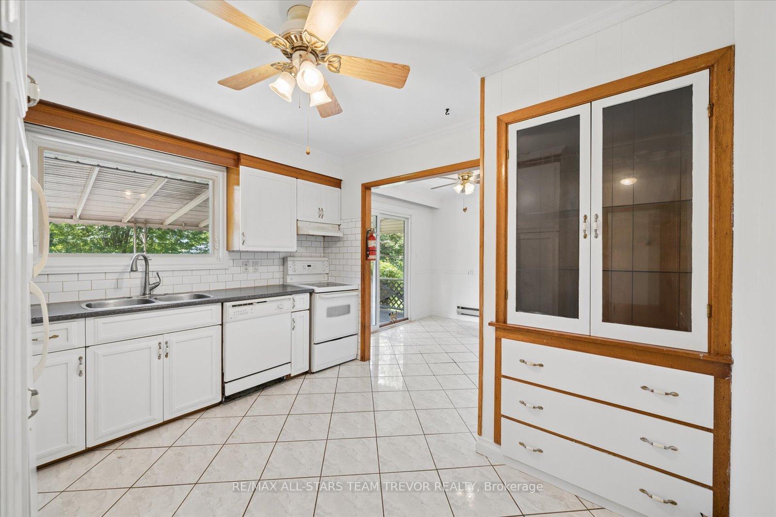 Photo 6 of 18 Garrett Drive, Georgina, Sutton & Jackson's Point — HOMEH