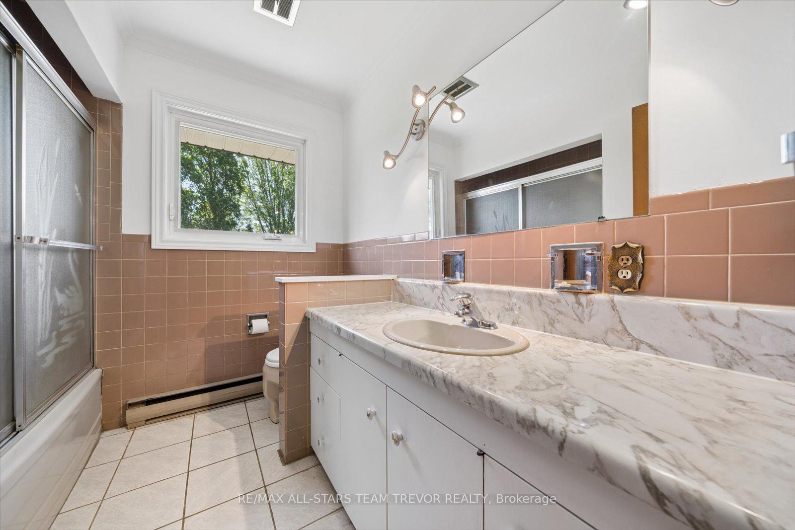 Photo 21 of 18 Garrett Drive, Georgina, Sutton & Jackson's Point — HOMEH