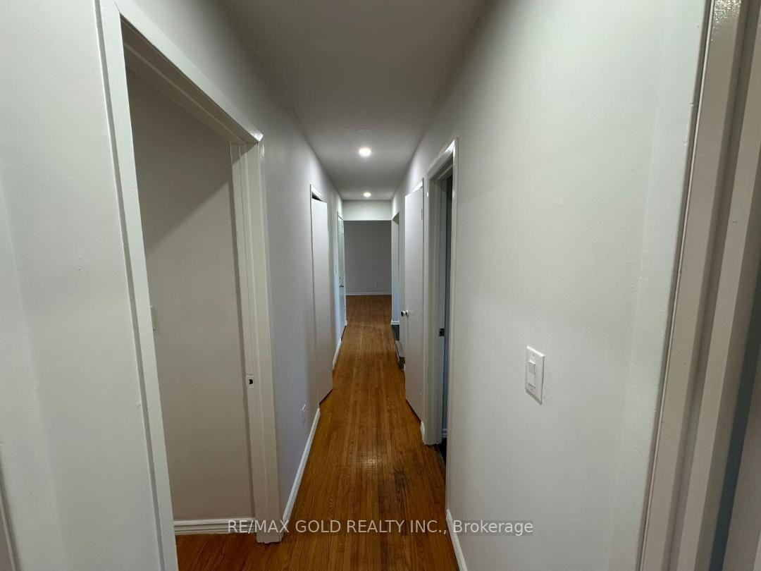Photo 3 of Unit unit 2 ( Middle ), 515 Stone Street, Oshawa, Lakeview — HOMEH