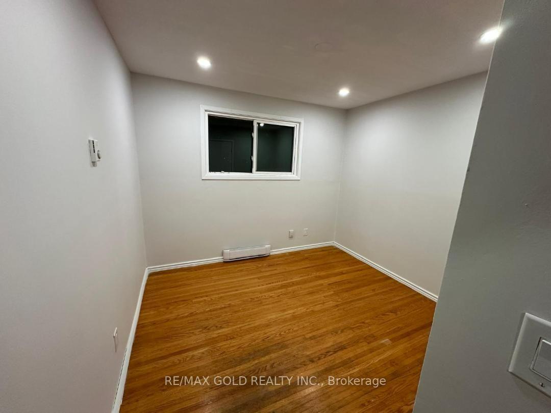 Photo 15 of Unit unit 2 ( Middle ), 515 Stone Street, Oshawa, Lakeview — HOMEH