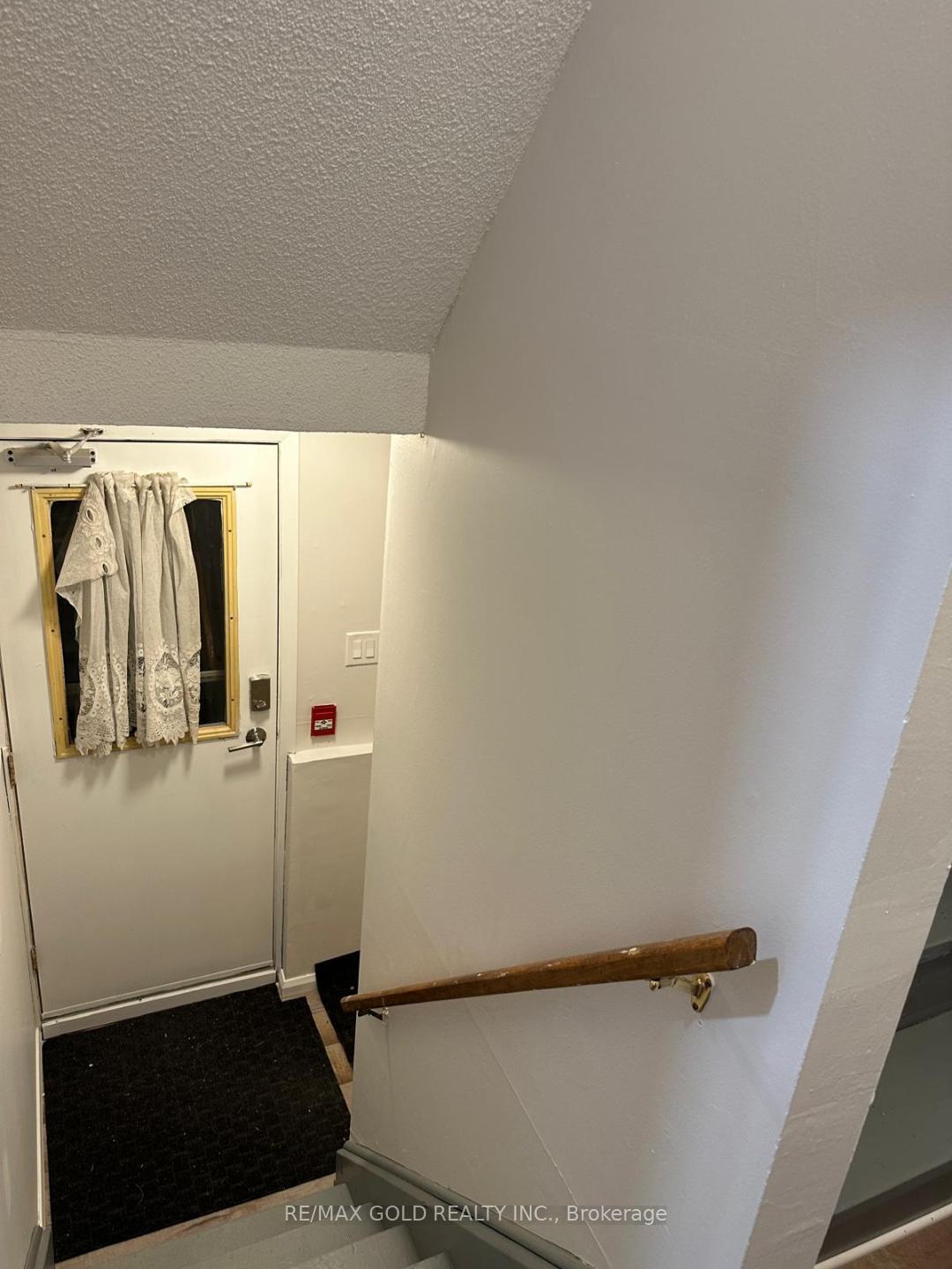 Photo 11 of Unit unit 2 ( Middle ), 515 Stone Street, Oshawa, Lakeview — HOMEH