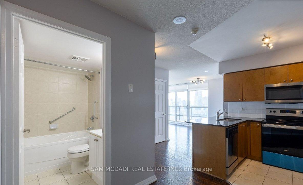 Photo 4 of Unit 804, 220 Forum Drive, Mississauga, Hurontario — HOMEH
