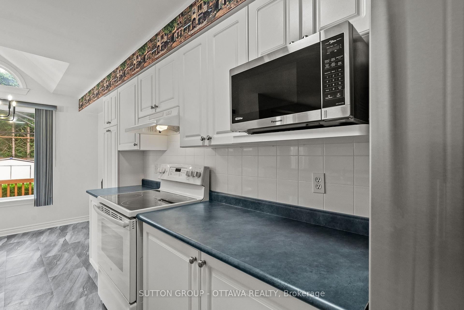 Photo 7 of 9 Alameda Way, Ottawa, Barrhaven - Longfields — HOMEH
