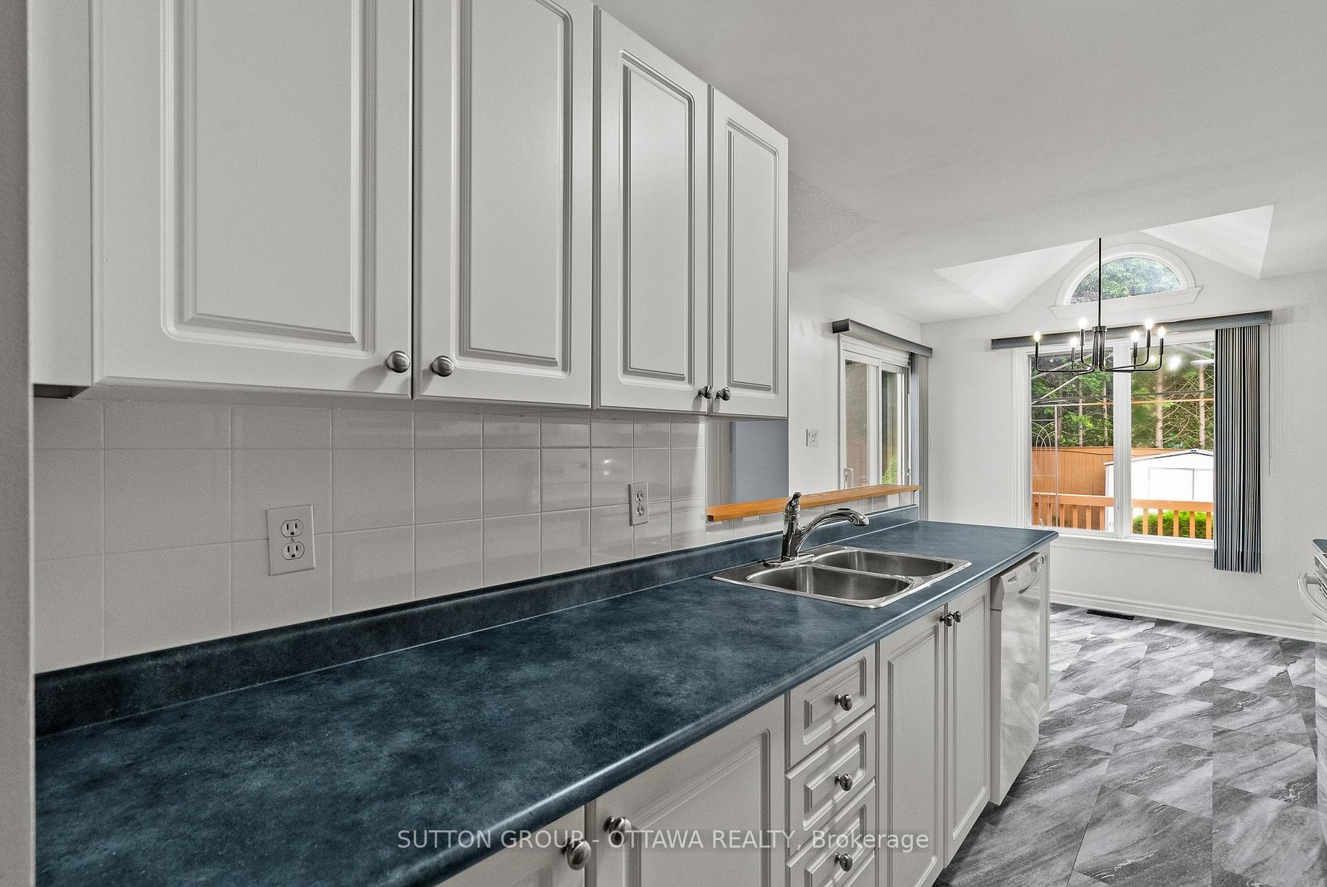 Photo 8 of 9 Alameda Way, Ottawa, Barrhaven - Longfields — HOMEH