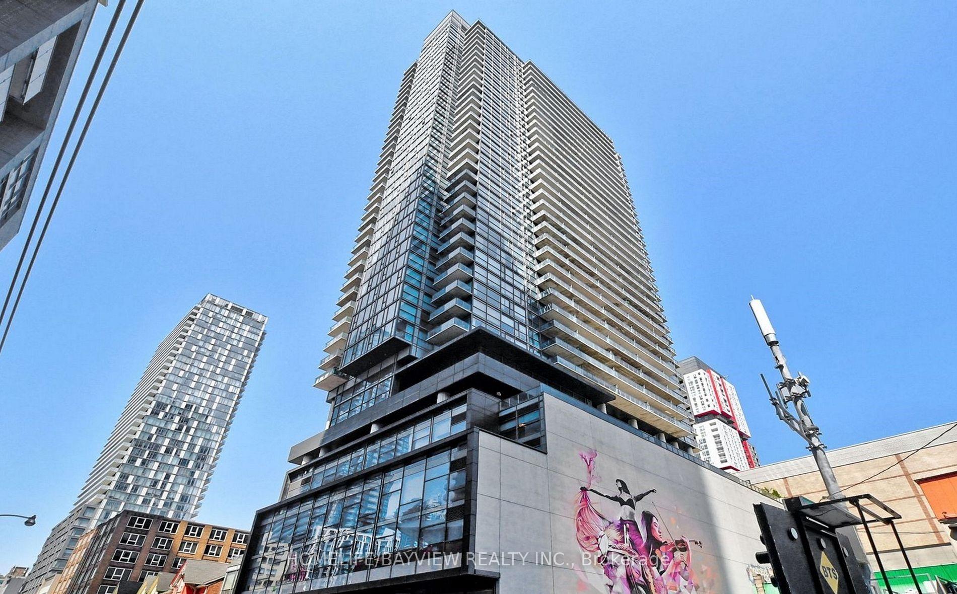 Front of Unit 3707, 290 Adelaide Street W
