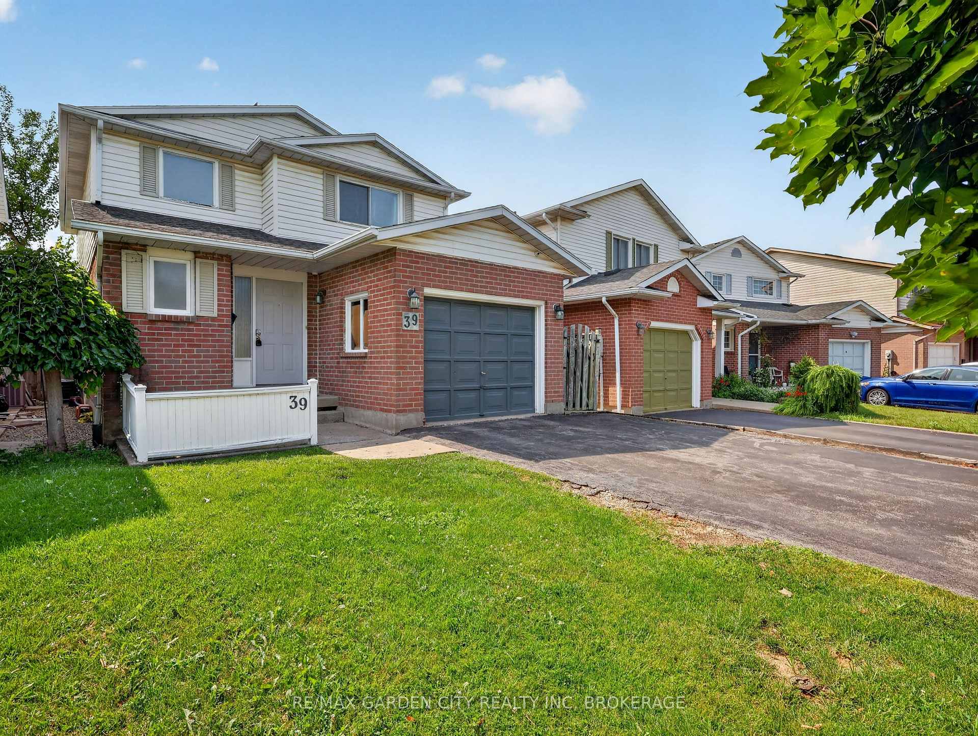 Photo 2 of 39 Buchanan Crescent, Thorold, Confederation Heights — HOMEH