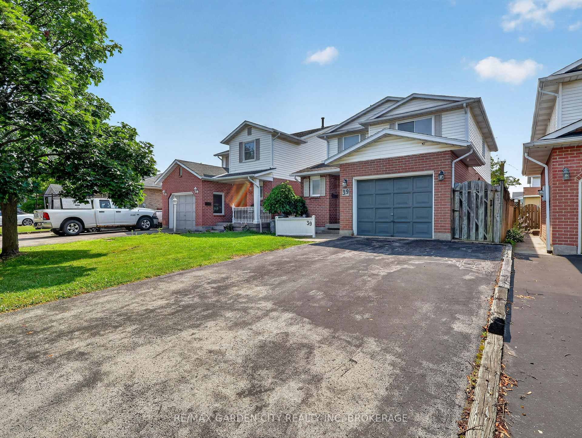 Photo 3 of 39 Buchanan Crescent, Thorold, Confederation Heights — HOMEH