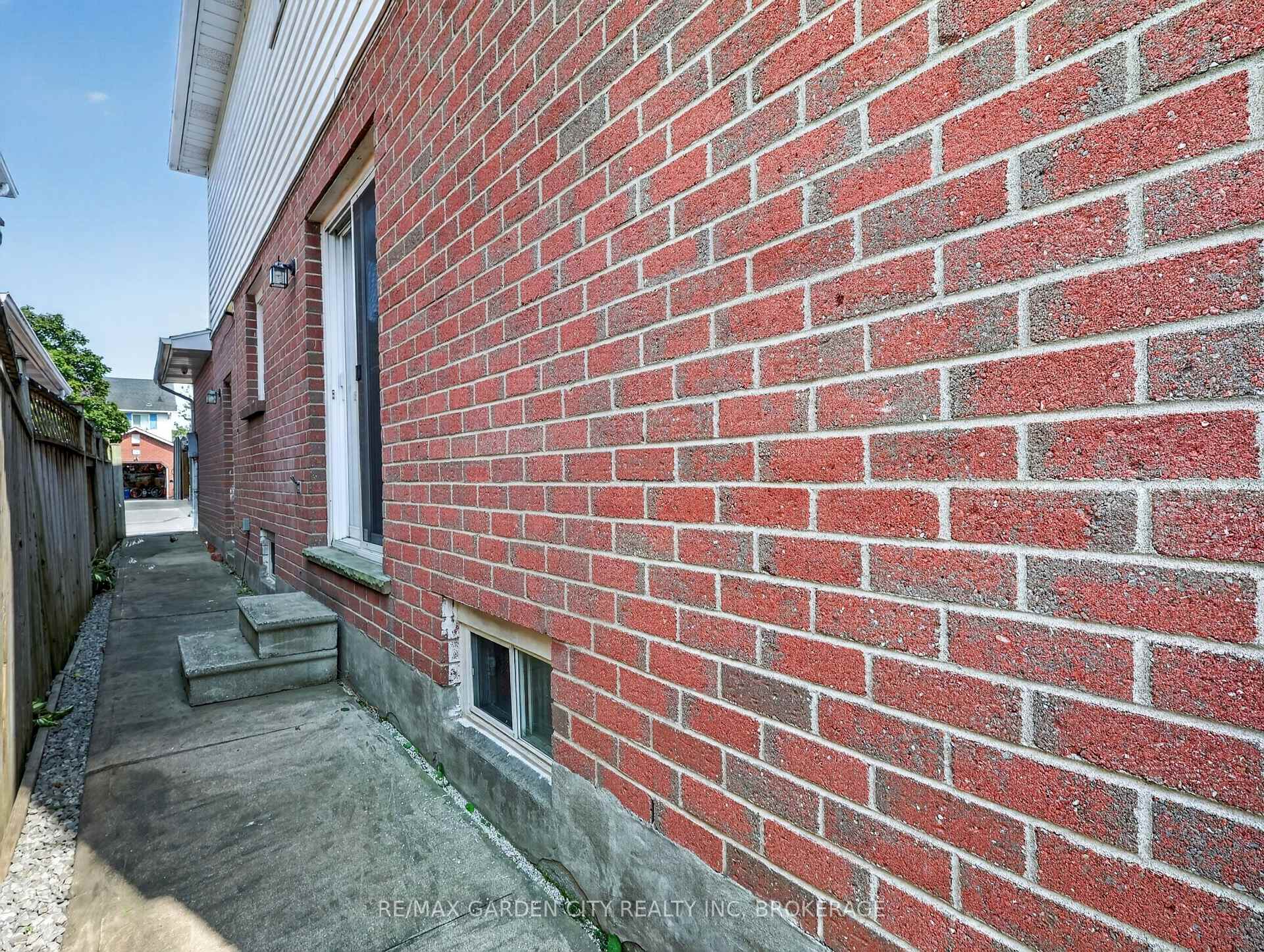 Photo 5 of 39 Buchanan Crescent, Thorold, Confederation Heights — HOMEH