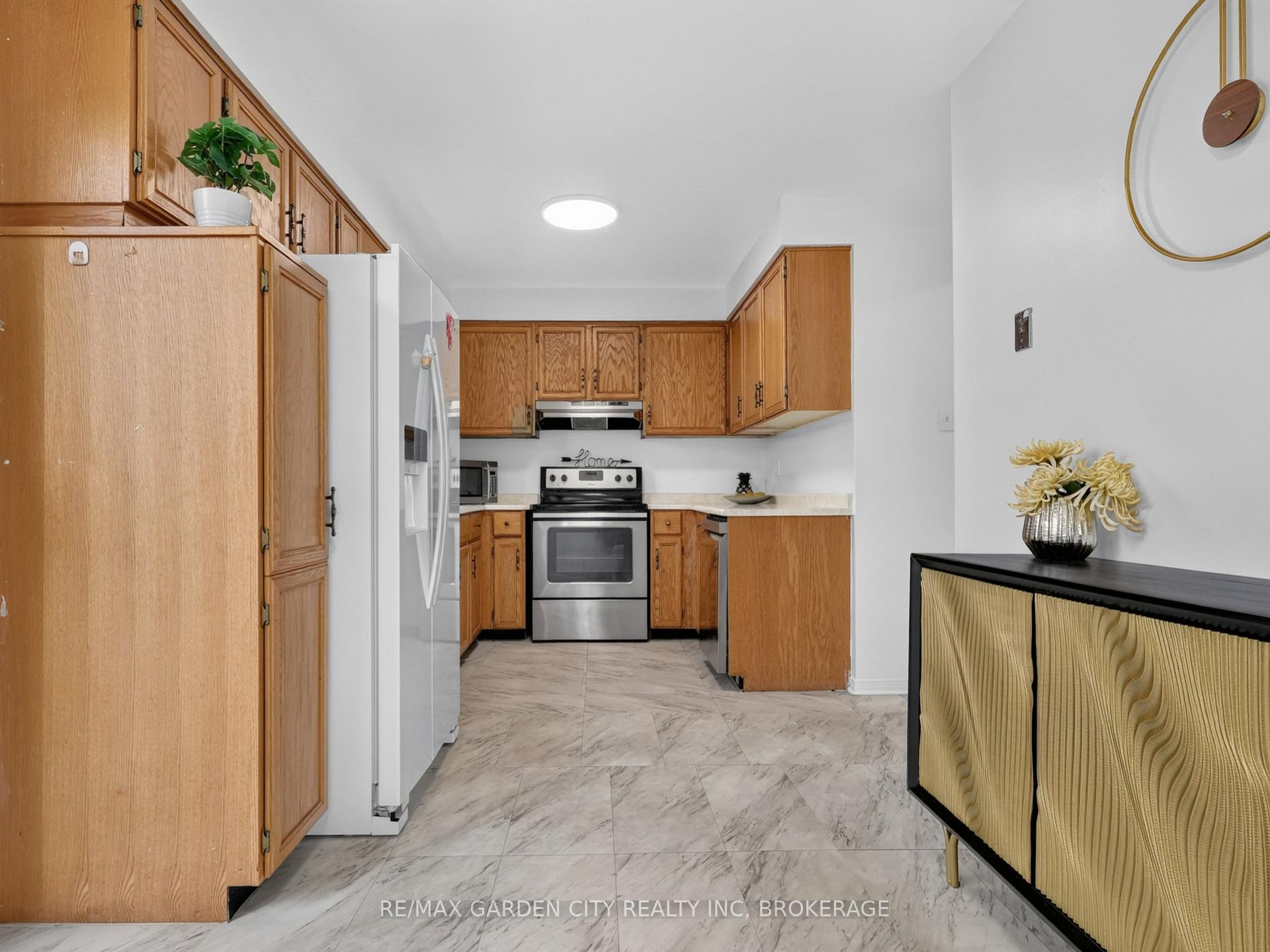 Photo 16 of 39 Buchanan Crescent, Thorold, Confederation Heights — HOMEH