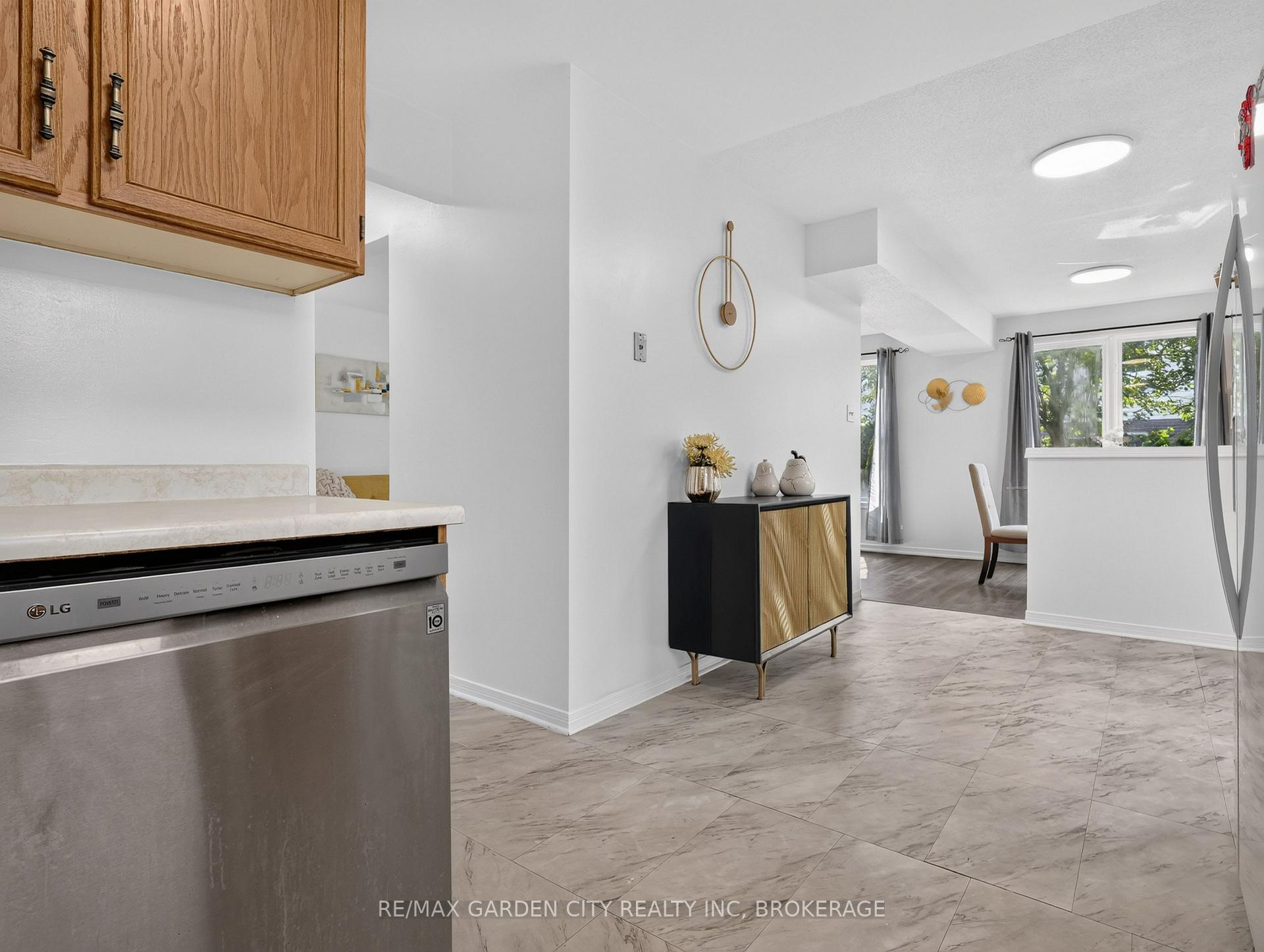 Photo 19 of 39 Buchanan Crescent, Thorold, Confederation Heights — HOMEH