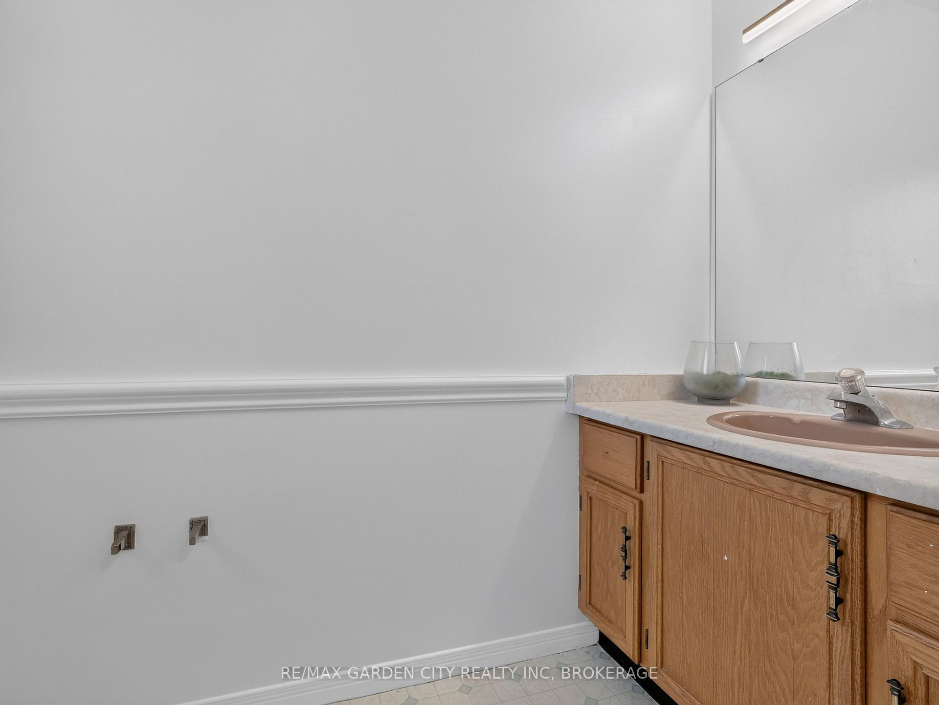 Photo 21 of 39 Buchanan Crescent, Thorold, Confederation Heights — HOMEH