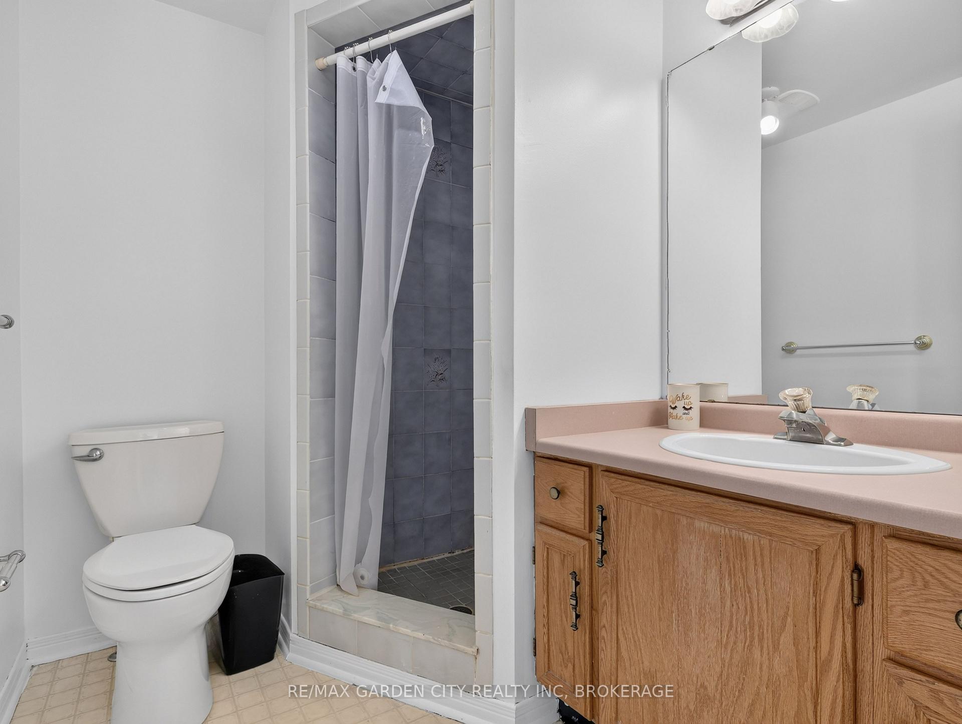 Photo 25 of 39 Buchanan Crescent, Thorold, Confederation Heights — HOMEH