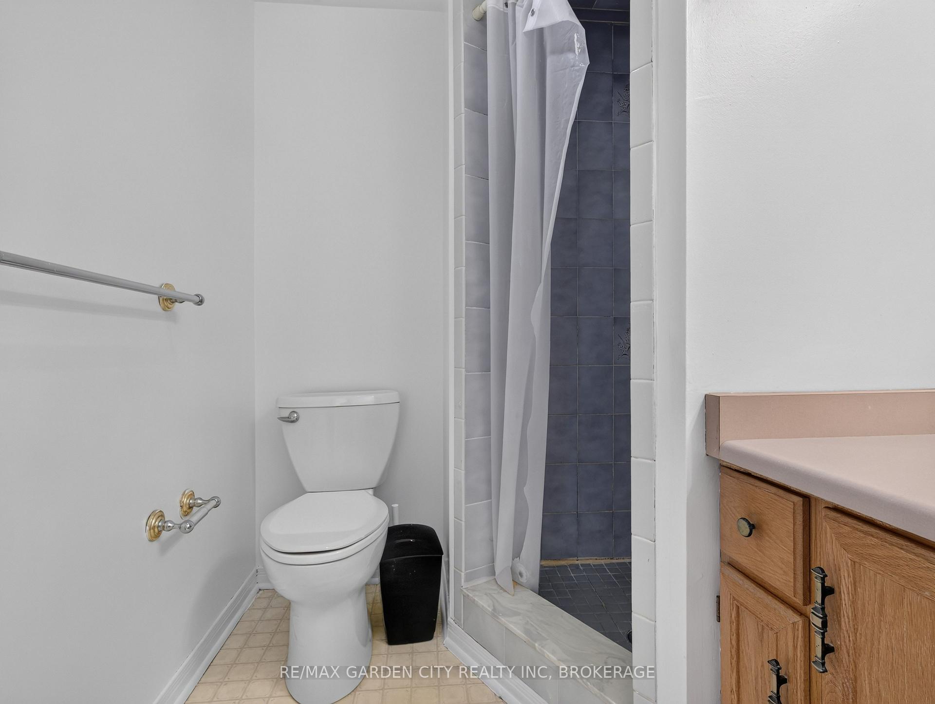 Photo 26 of 39 Buchanan Crescent, Thorold, Confederation Heights — HOMEH