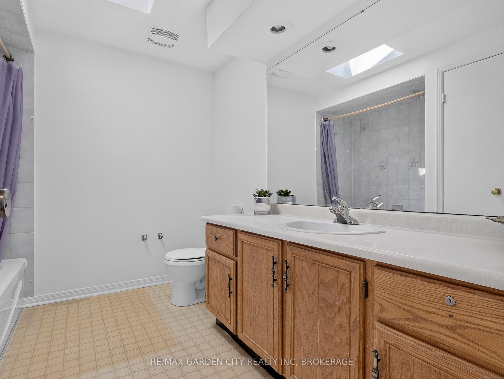 Photo 31 of 39 Buchanan Crescent, Thorold, Confederation Heights — HOMEH