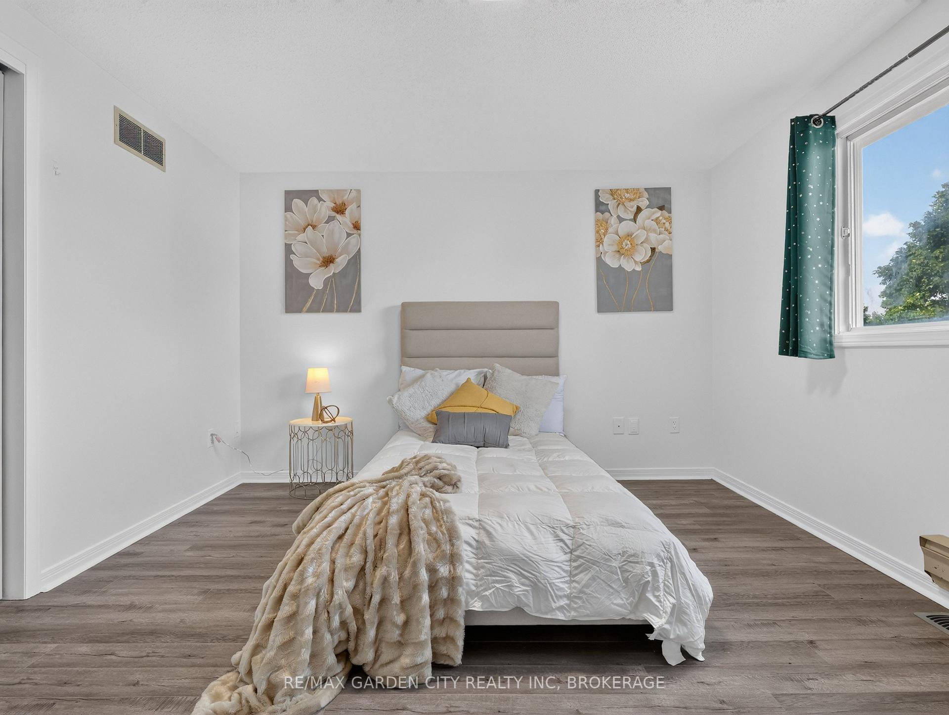 Photo 34 of 39 Buchanan Crescent, Thorold, Confederation Heights — HOMEH